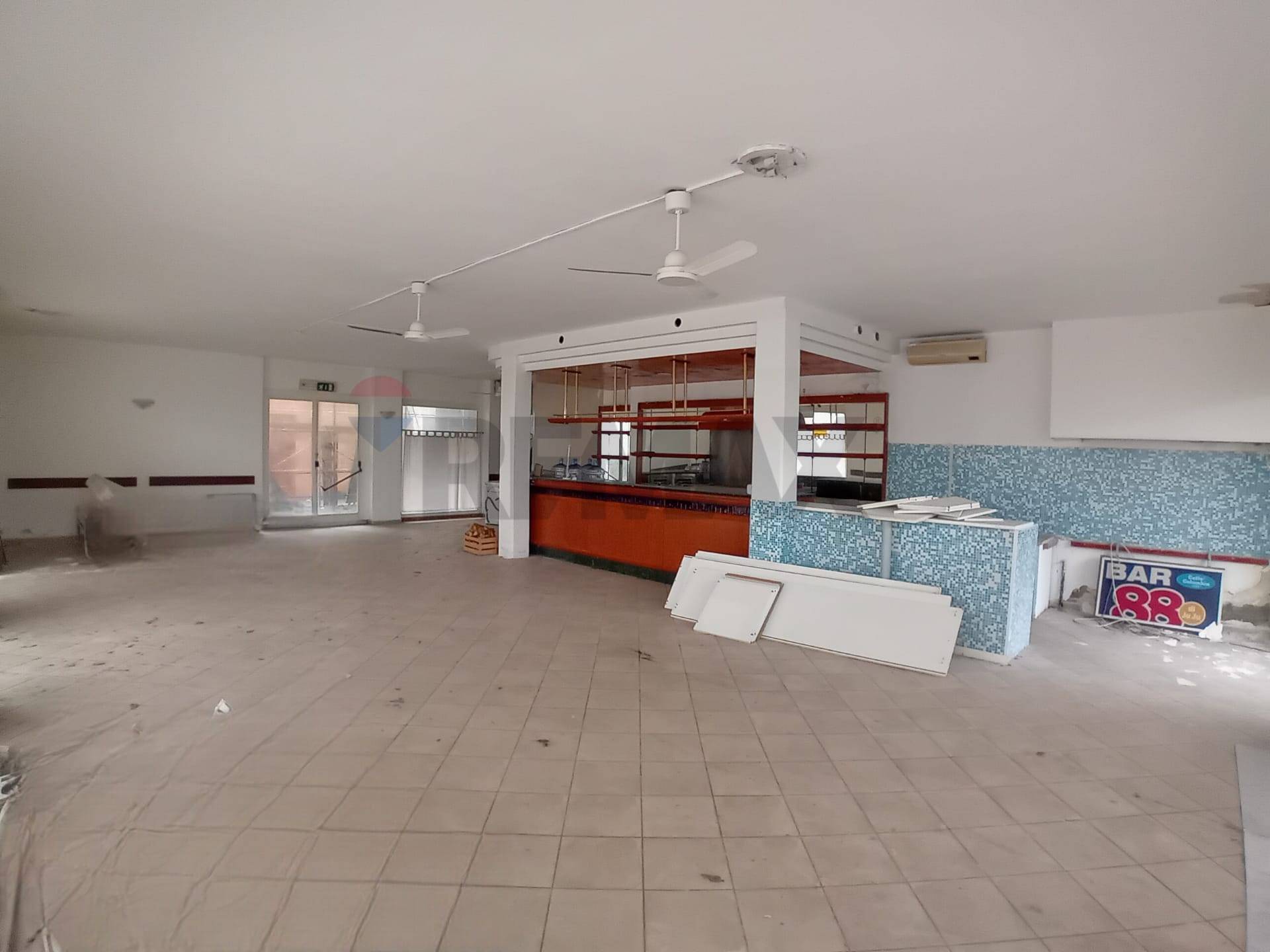 negozio in vendita a Lonato del Garda in zona Lido