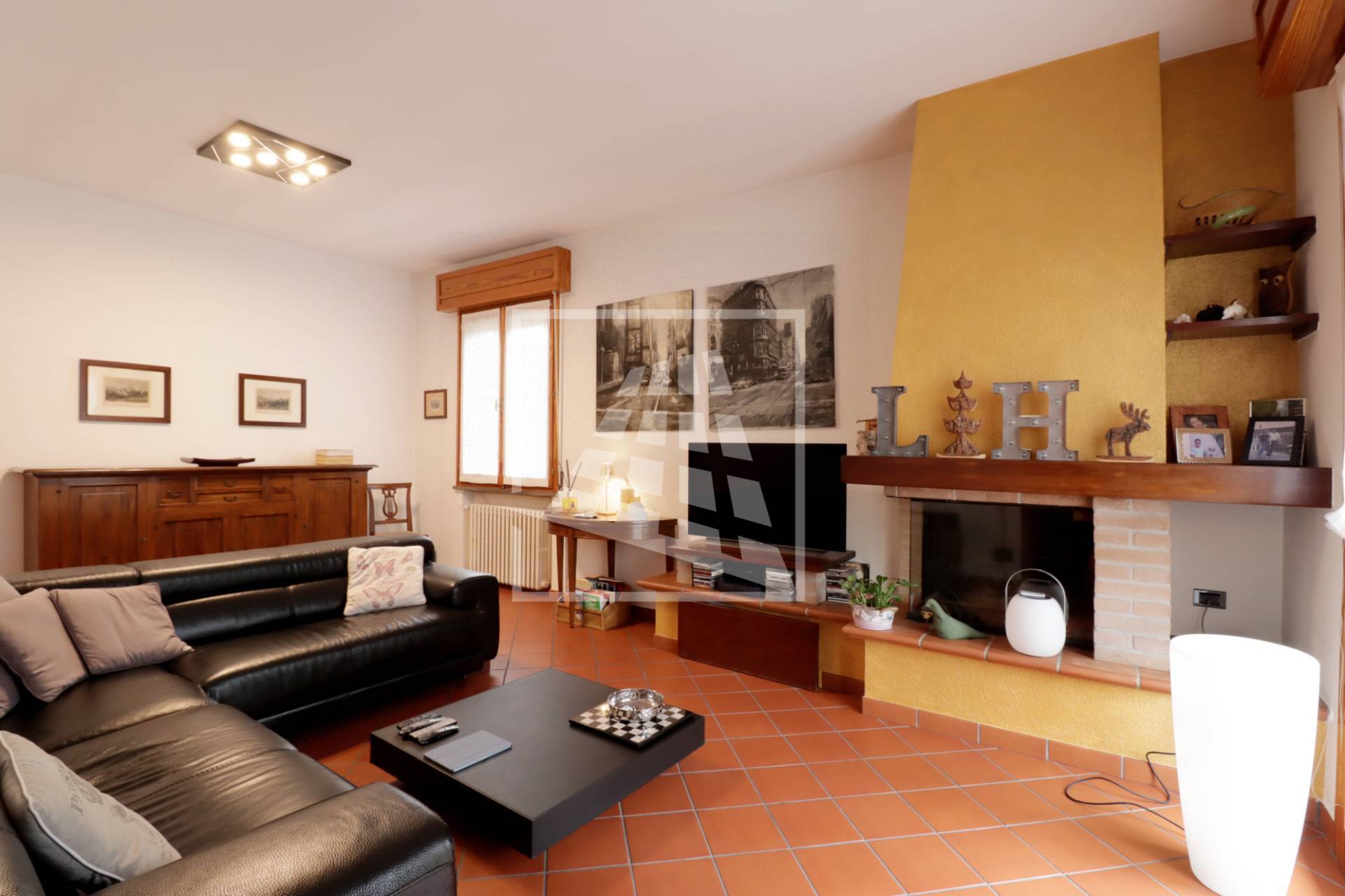 casa indipendente in vendita a Reggio nell'Emilia in zona Città Storica