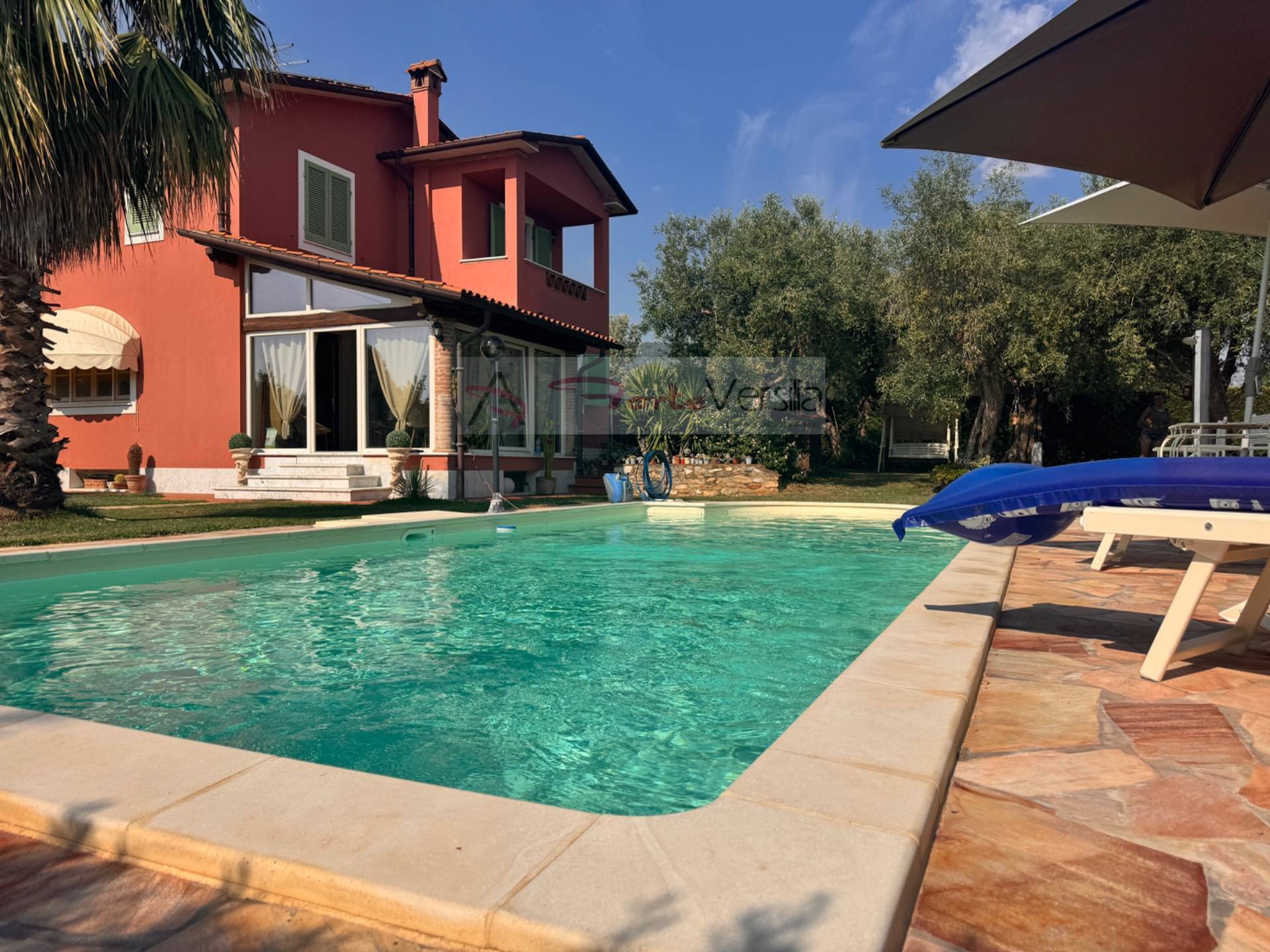 casa indipendente in vendita a Seravezza in zona Querceta