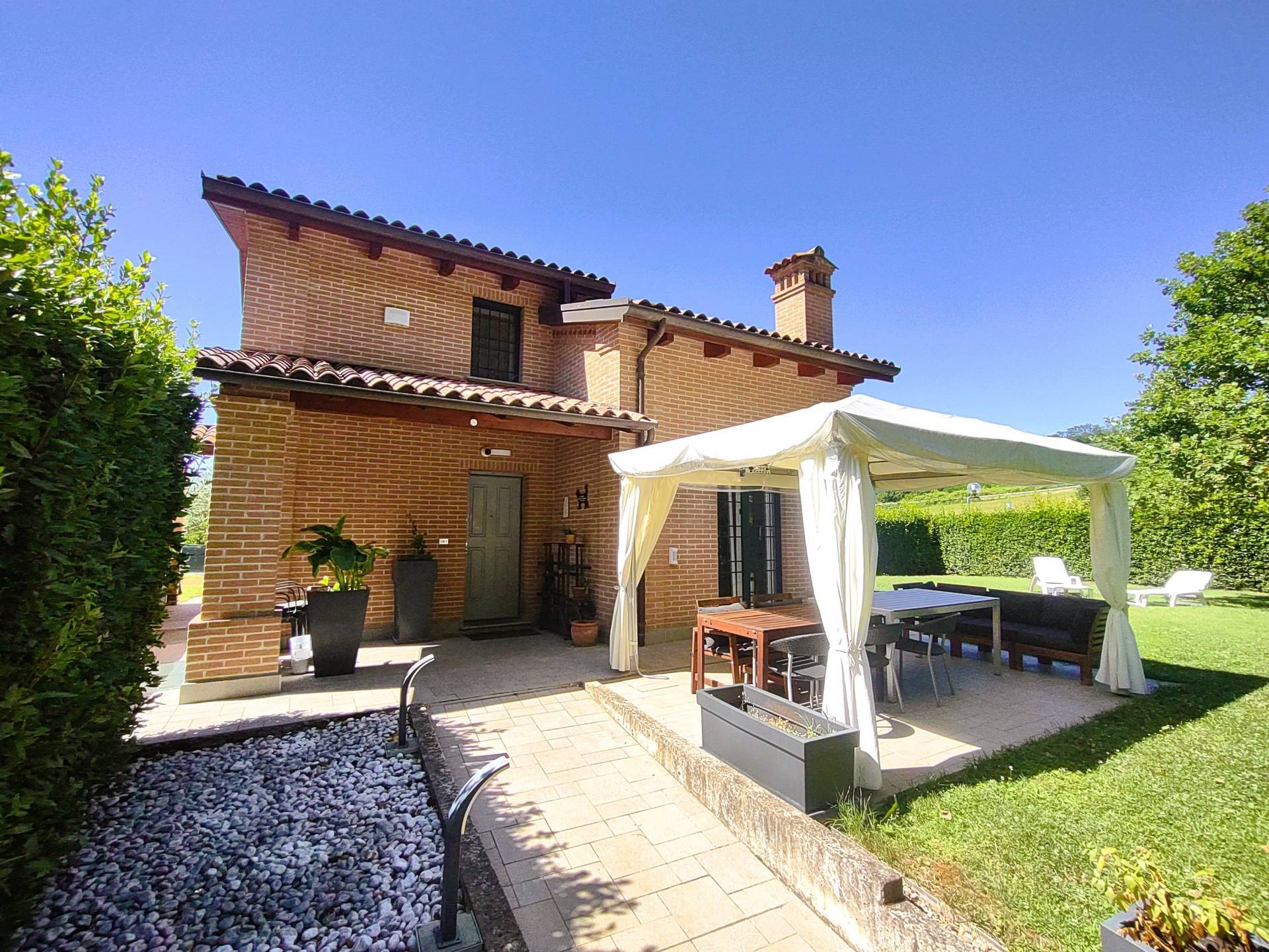 casa indipendente in vendita a Desenzano del Garda in zona San Pietro