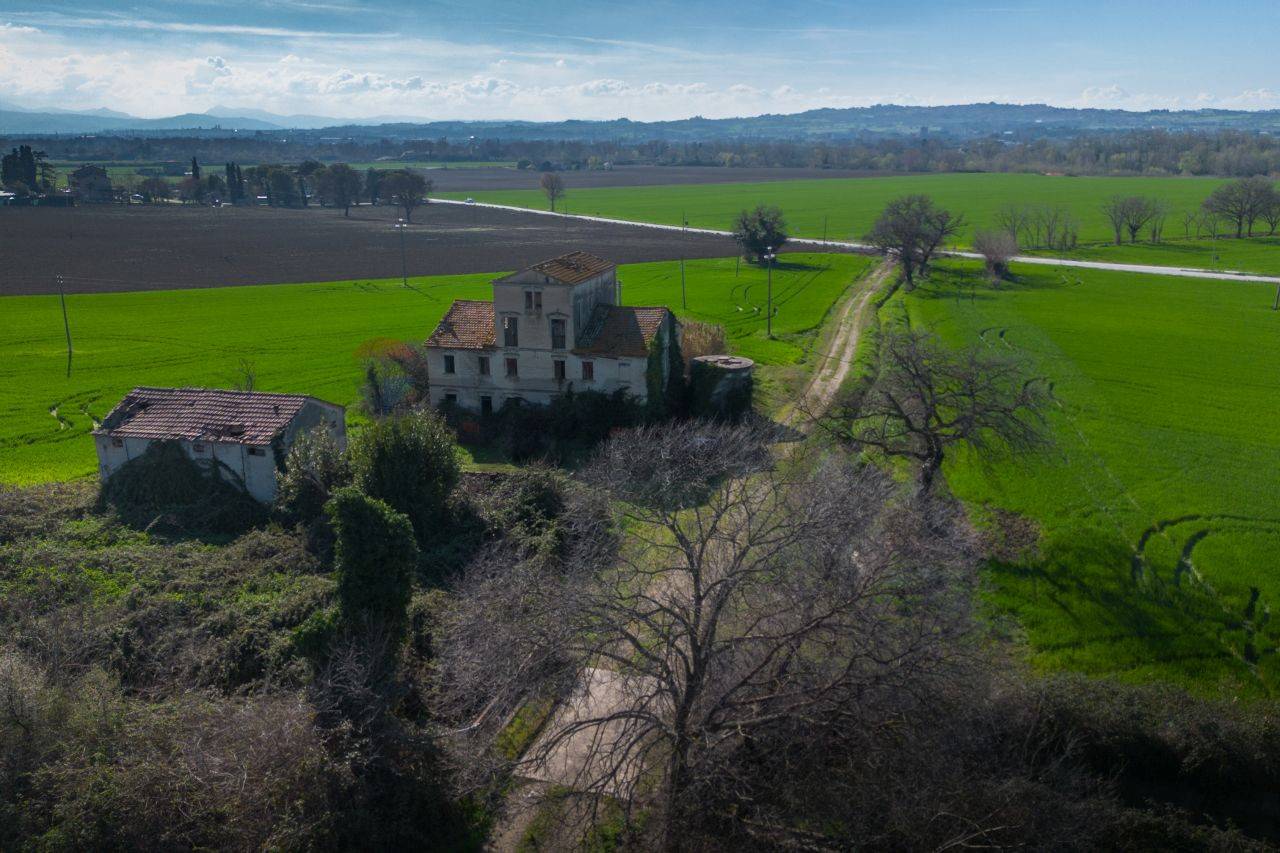 casa indipendente in vendita a Jesi in zona Mazzangrugno