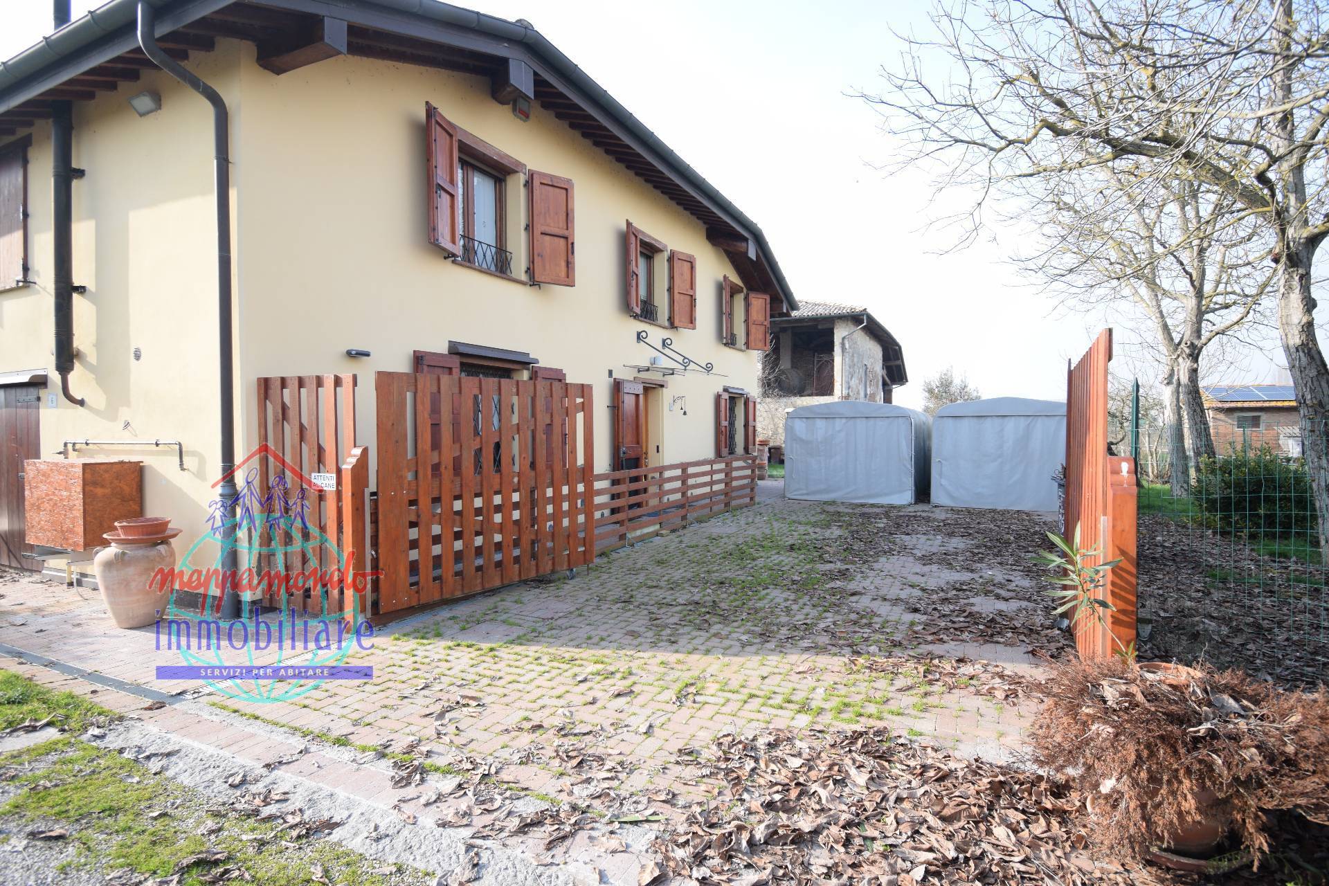 casa indipendente in vendita a Fiuminata in zona Castello