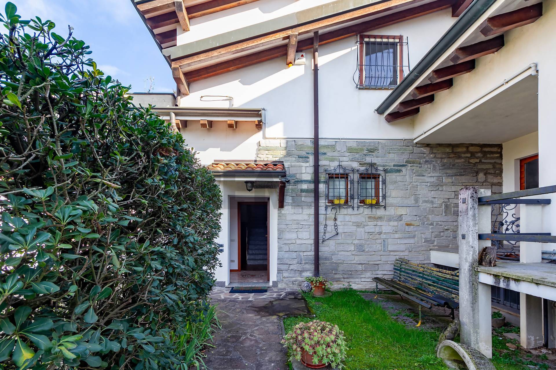 casa indipendente in vendita a Vimercate in zona Ruginello / Oldaniga