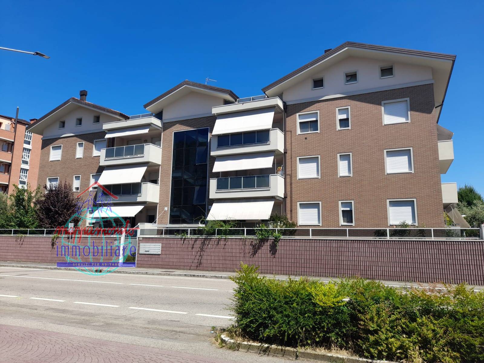 appartamento in vendita a Leggiuno in zona Reno
