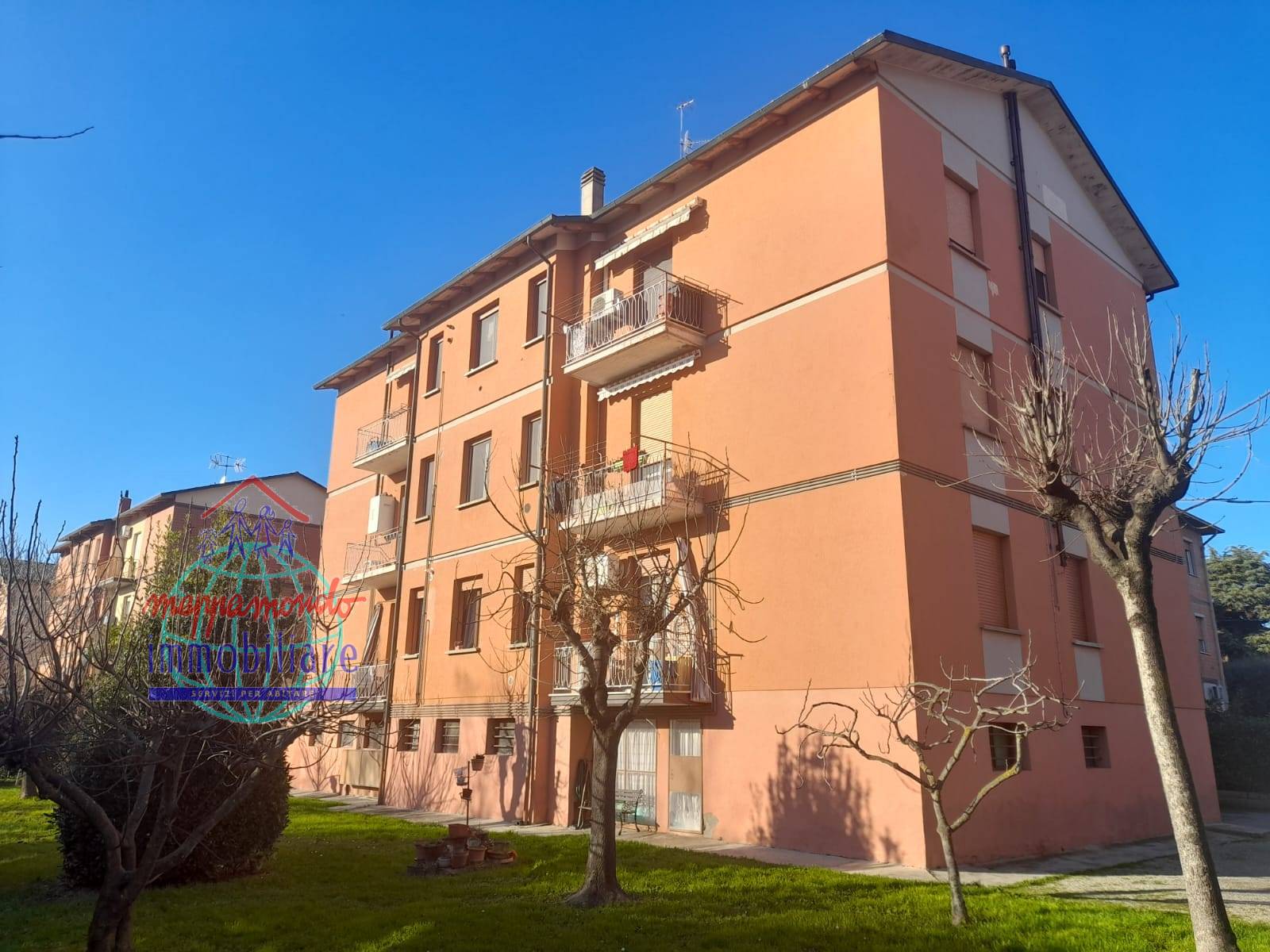 appartamento in vendita a Leggiuno in zona Reno