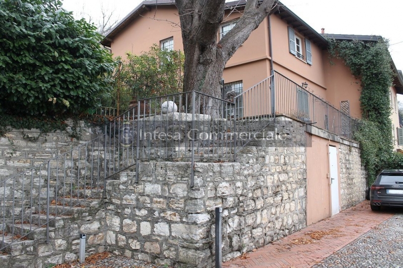 casa indipendente in vendita ad Edolo in zona Vico