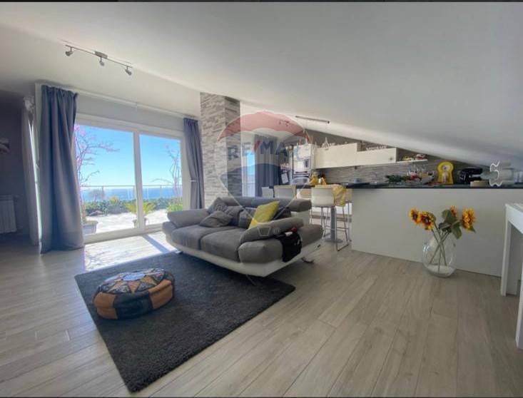 appartamento in vendita a Fiuminata in zona Castello