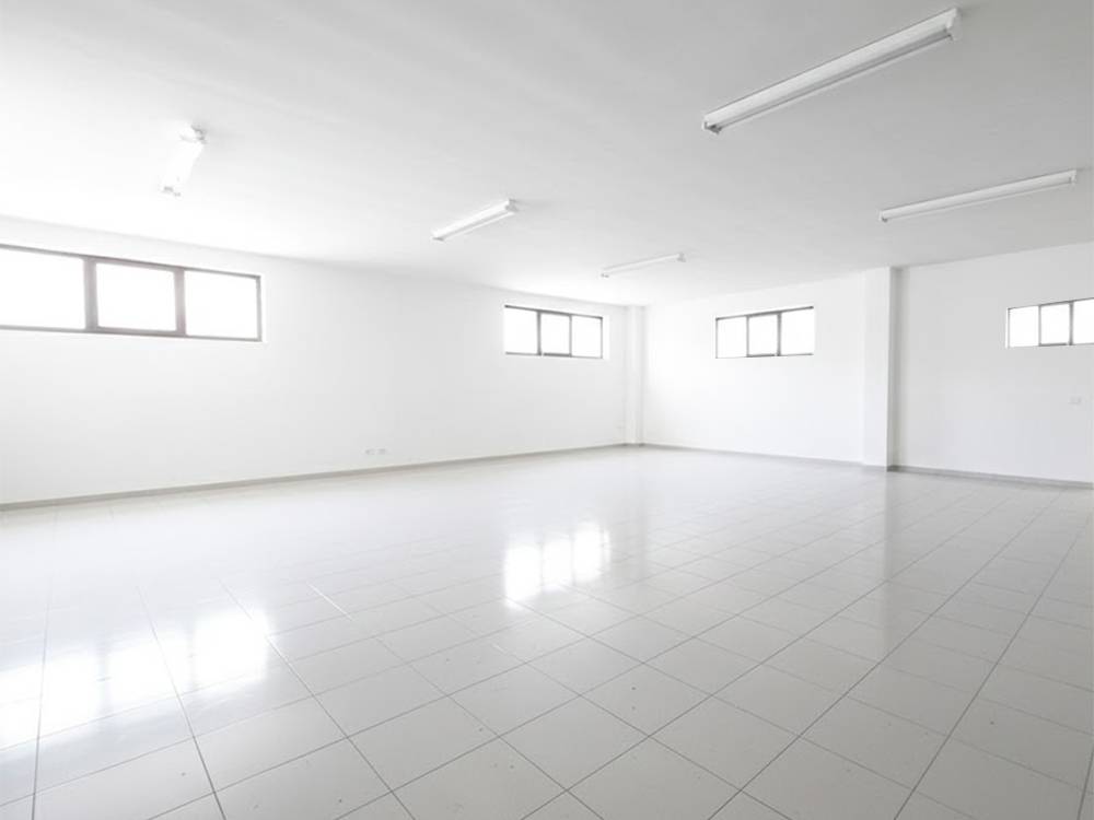 locale di sgombero in vendita a Lonato del Garda in zona Lido