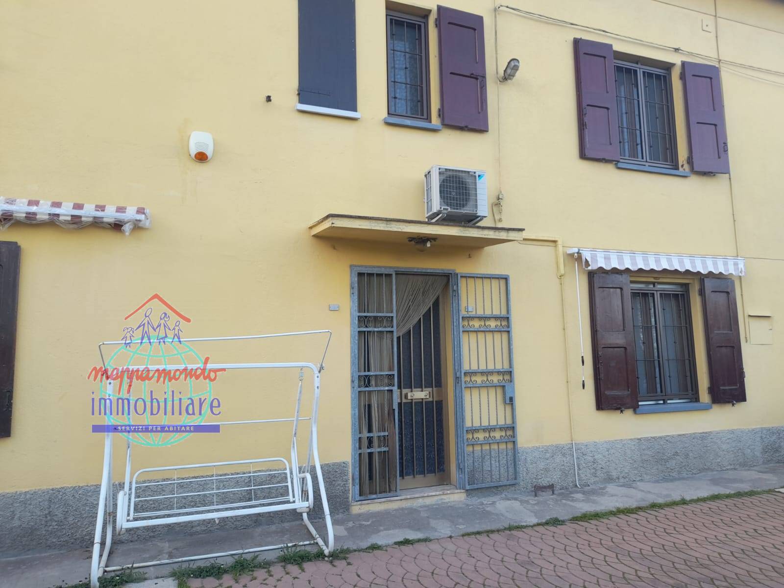 casa indipendente in vendita a Leggiuno in zona Reno