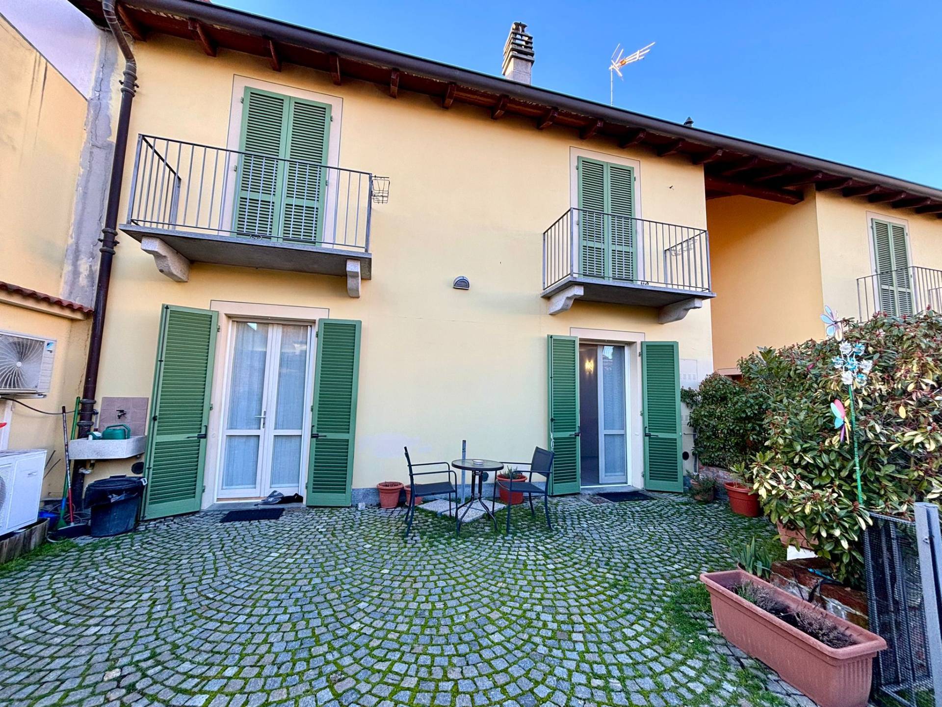 casa indipendente in vendita a Bollate in zona Castellazzo