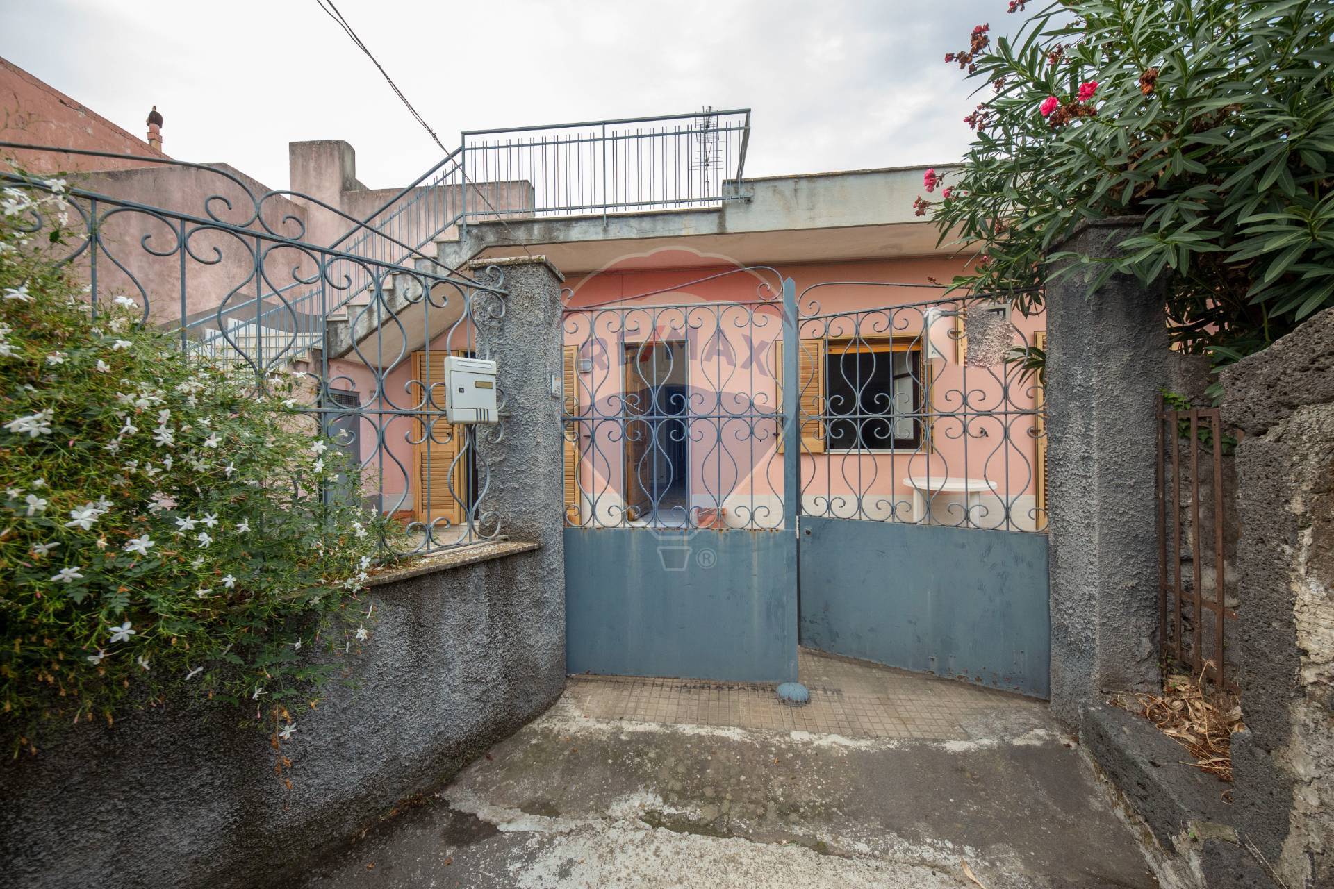 casa indipendente in vendita a Desenzano del Garda in zona San Pietro
