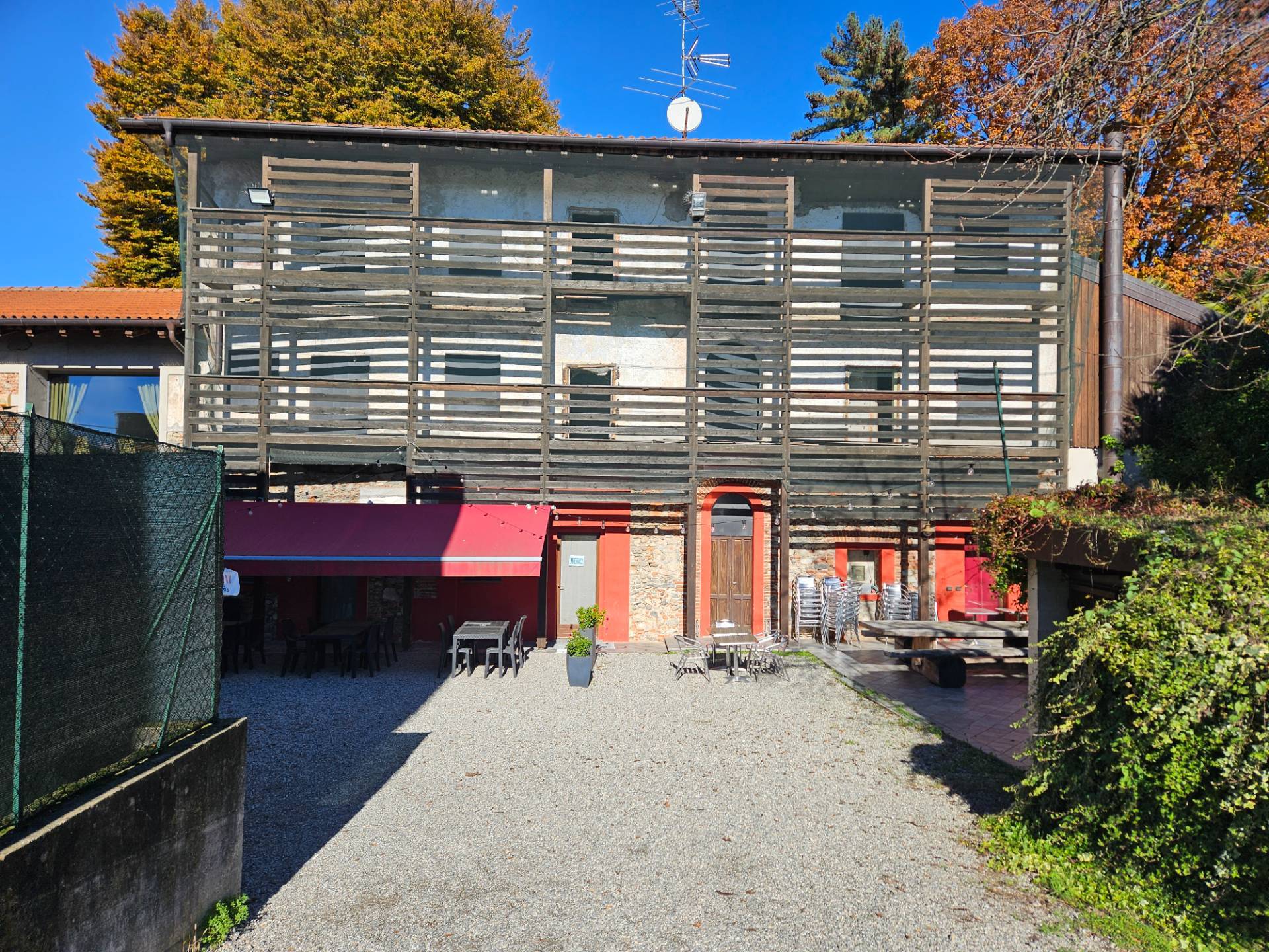 casa indipendente in vendita a Varallo Pombia