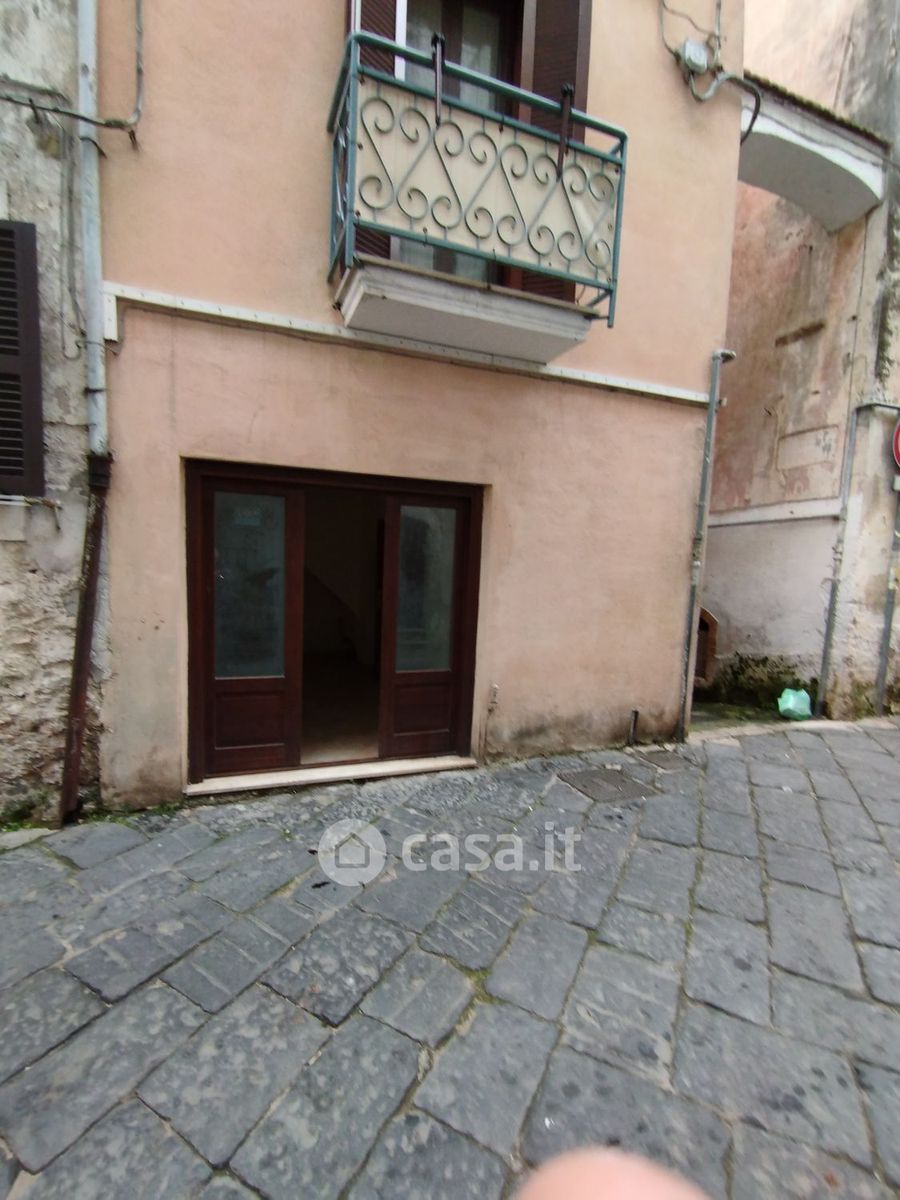 locale di sgombero in vendita ad Itri