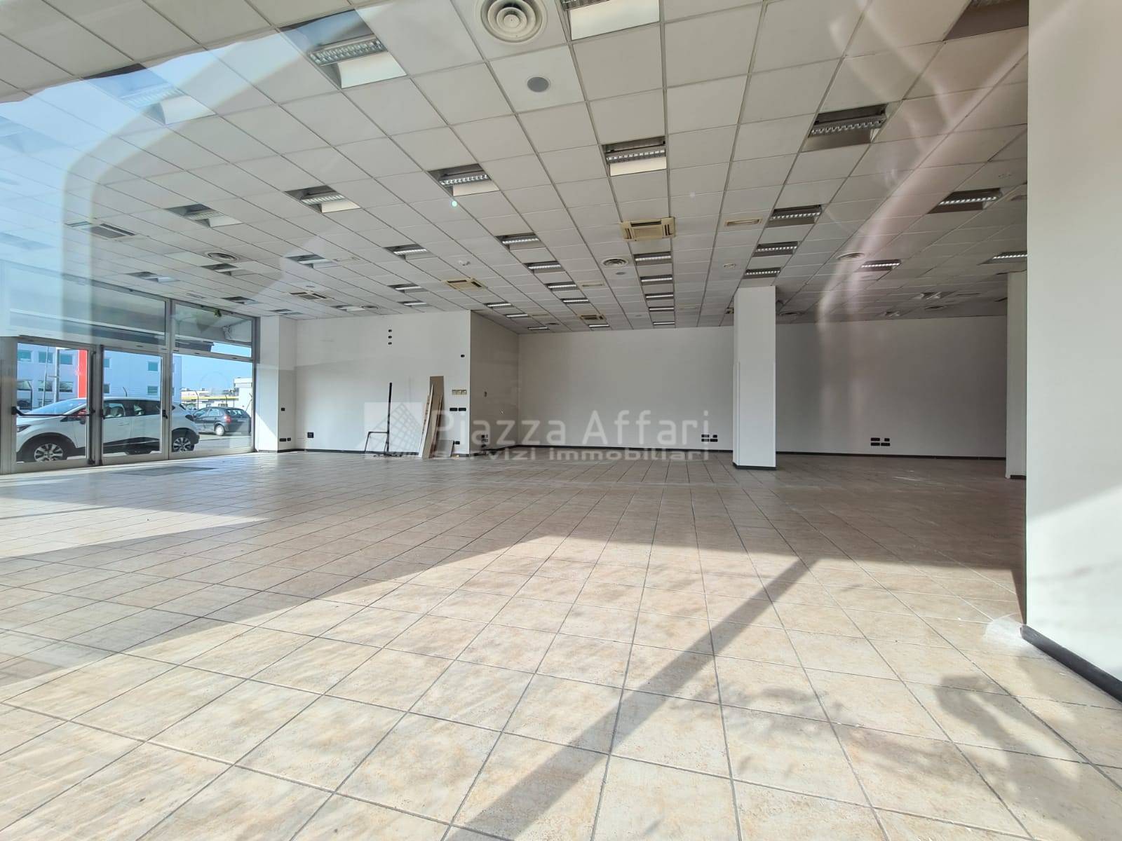 negozio in vendita a Reggio nell'Emilia