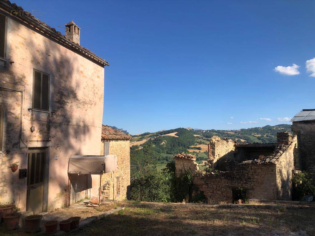 casa indipendente in vendita a Montefalcone Appennino