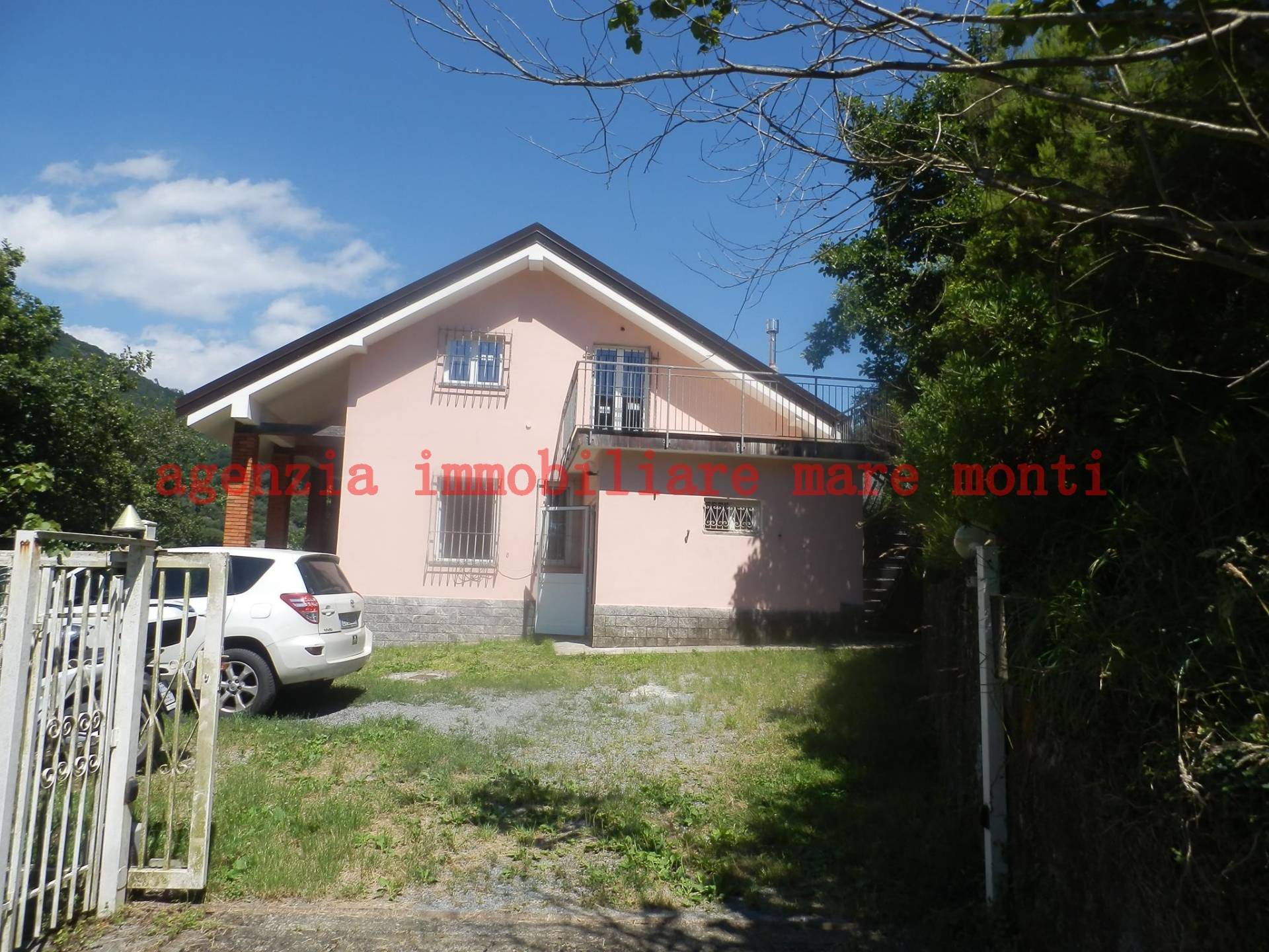 casa indipendente in vendita a Pero