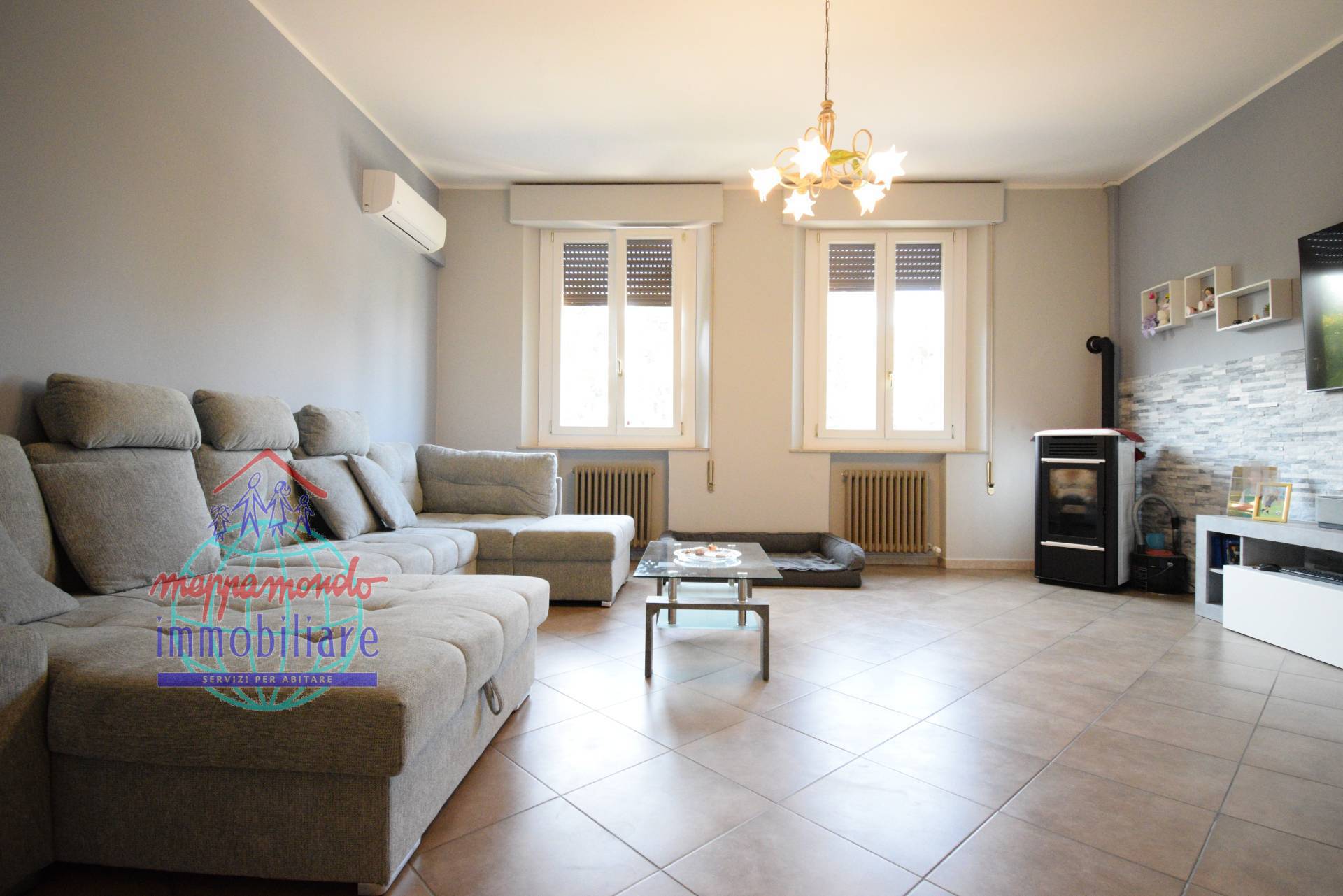 appartamento in vendita a Leggiuno in zona Reno