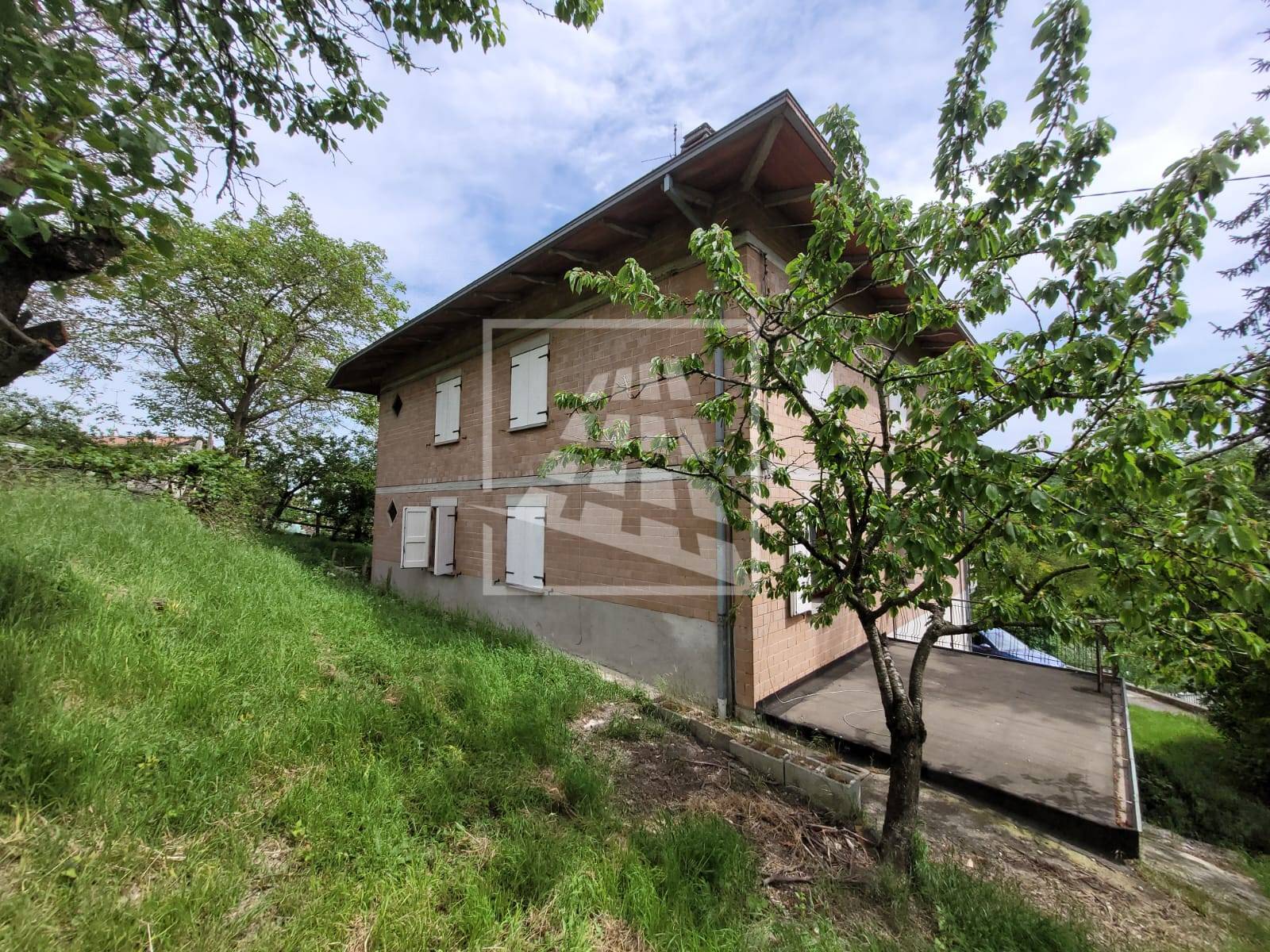 casa indipendente in vendita a Casina in zona Giandeto Straduzzi