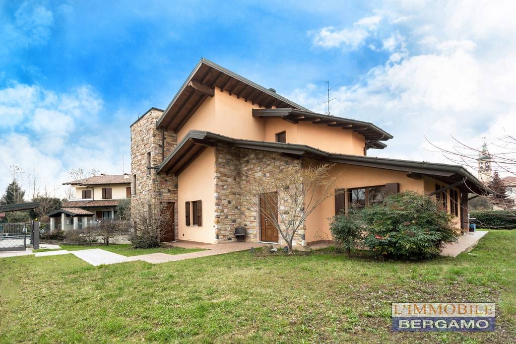 casa indipendente in vendita a Calcinate
