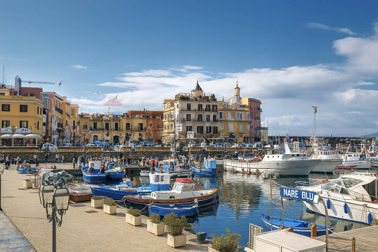 negozio in vendita a Pozzuoli