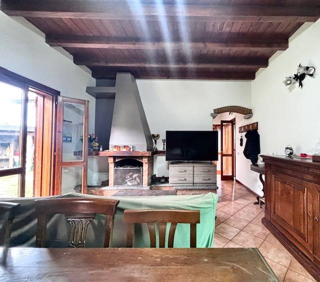 casa indipendente in vendita a Casnate con Bernate