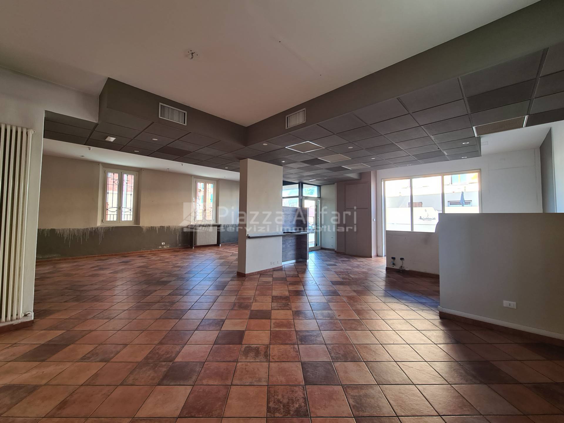 locale commerciale in affitto a Reggio nell'Emilia