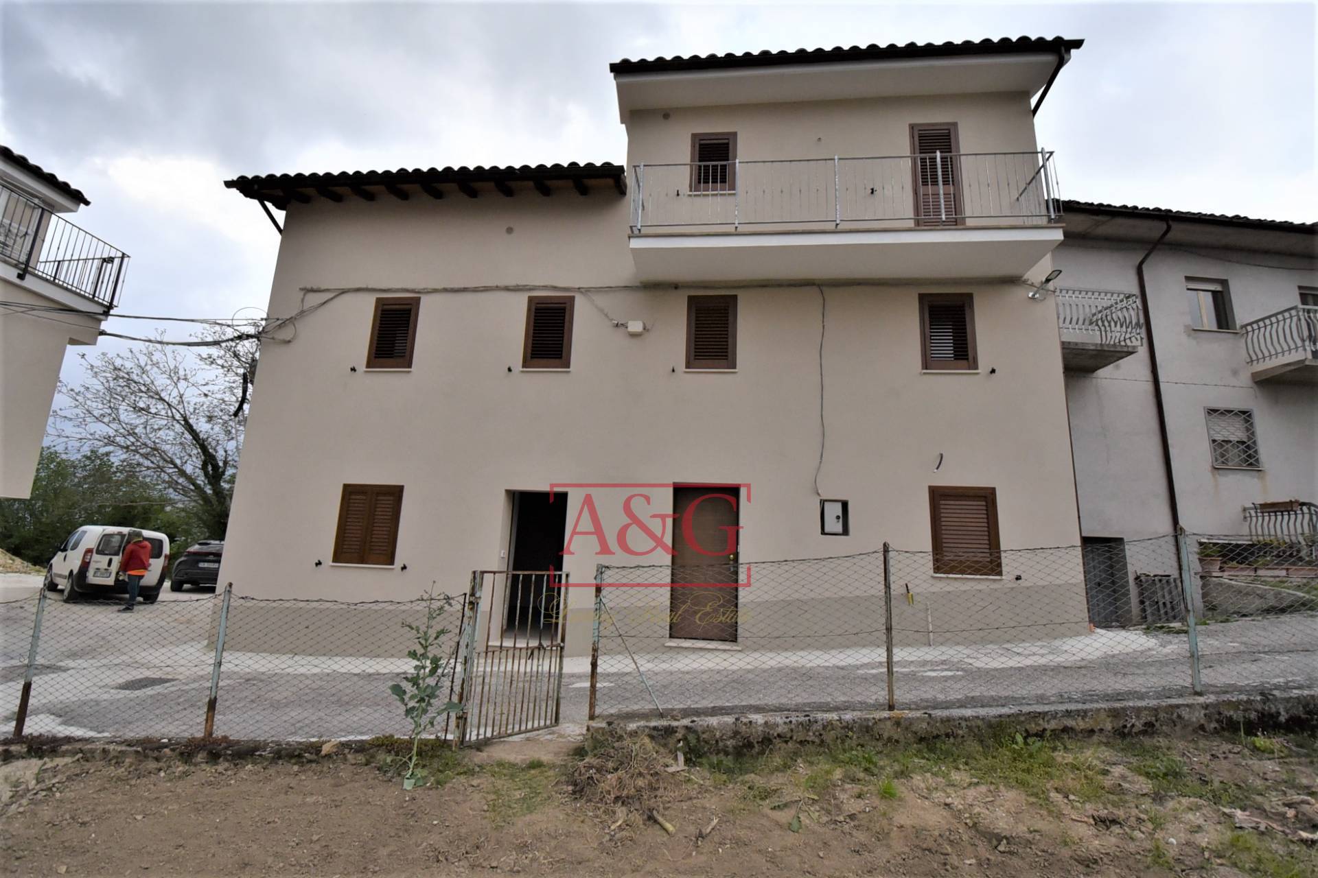 casa indipendente in vendita ad Amandola in zona Verri