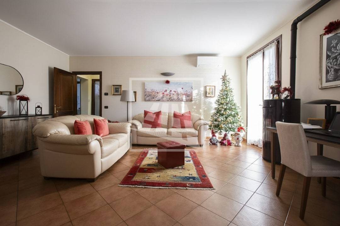 casa indipendente in vendita a Reggio nell'Emilia