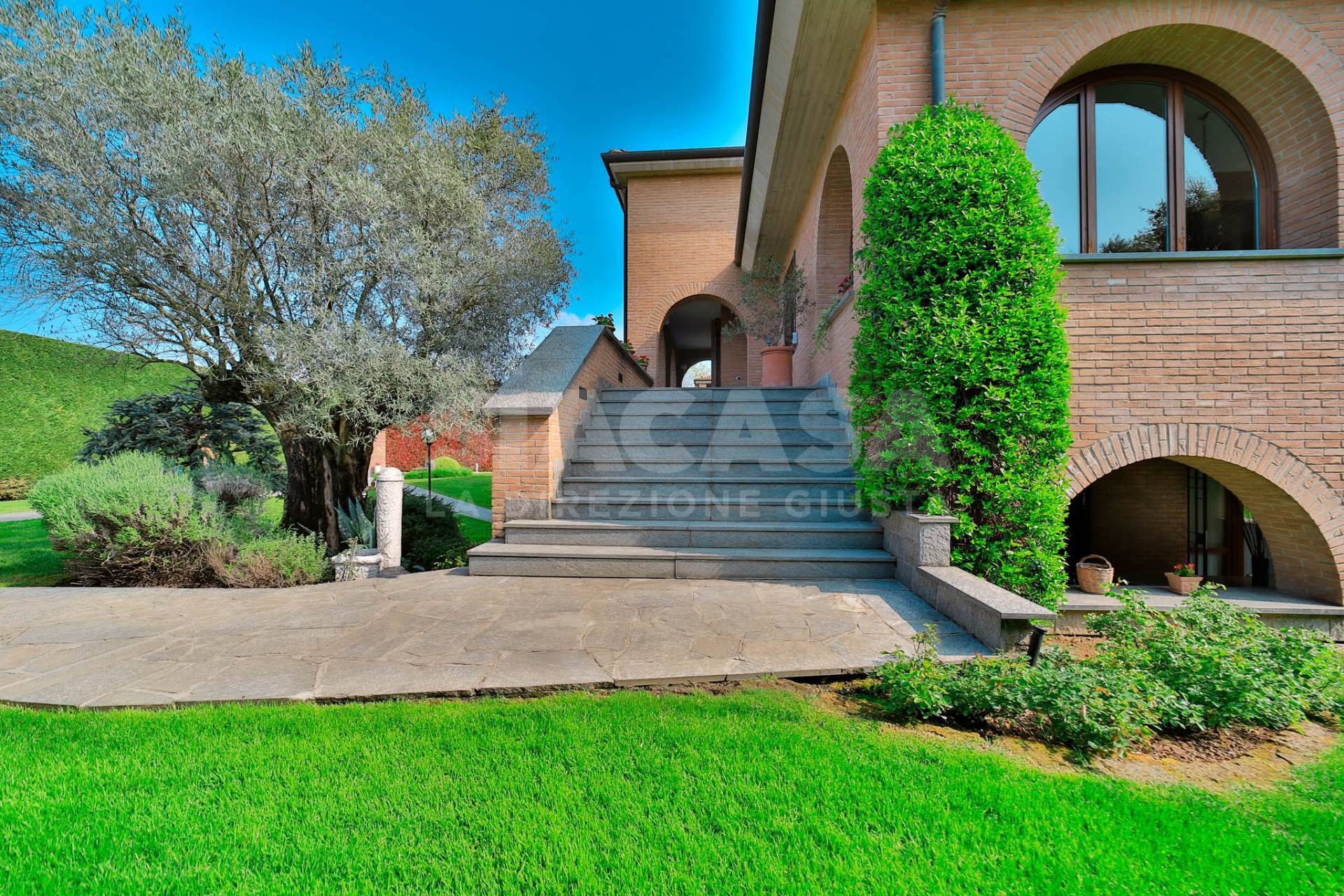 casa indipendente in vendita a Bernareggio
