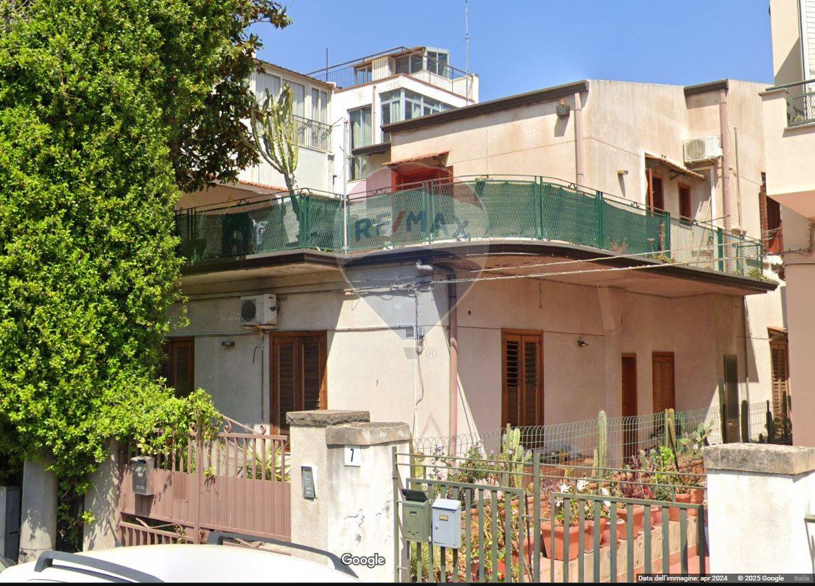 casa indipendente in vendita a Fiuminata in zona Castello