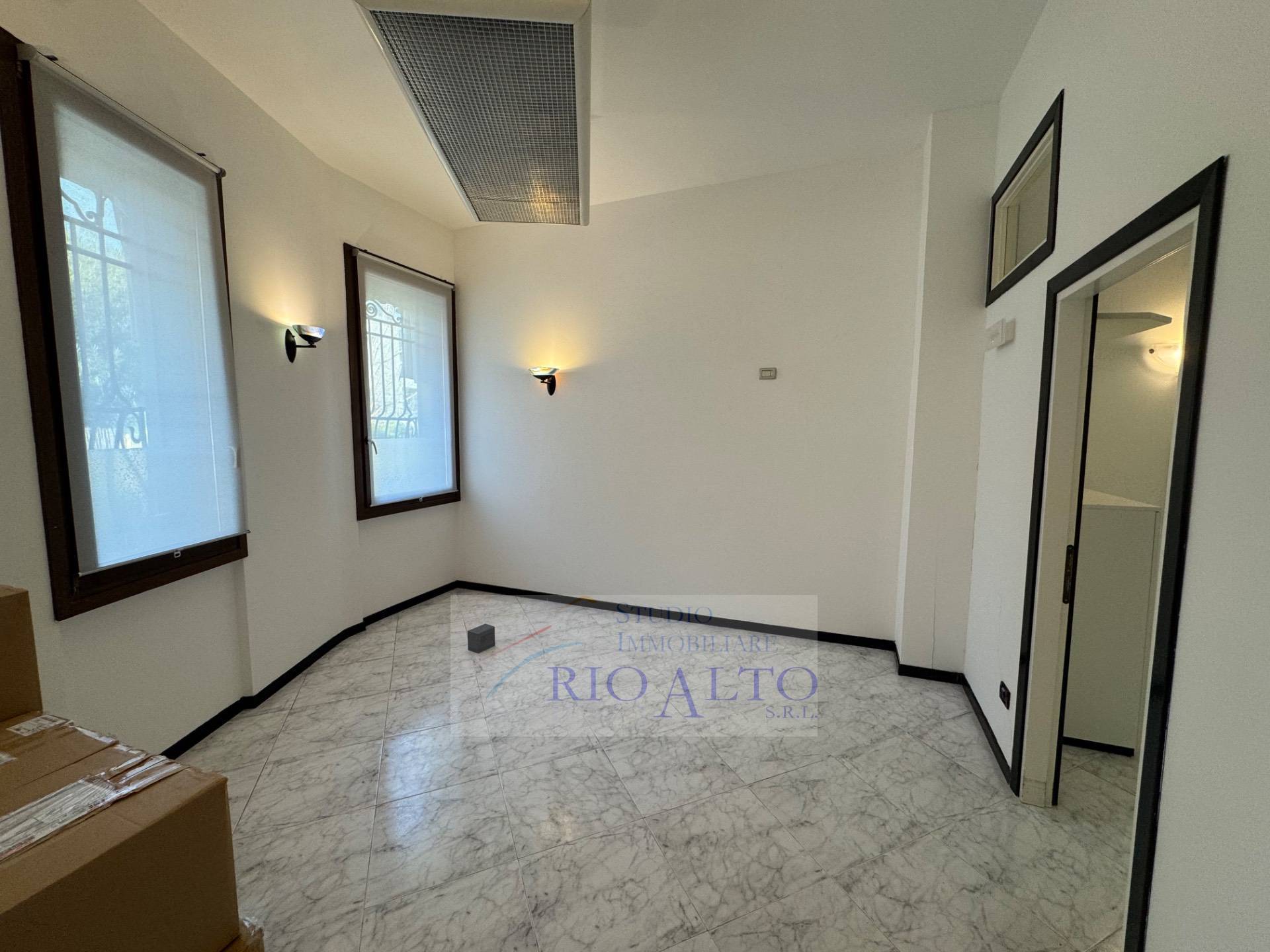 ufficio in affitto a Lonato del Garda in zona Lido