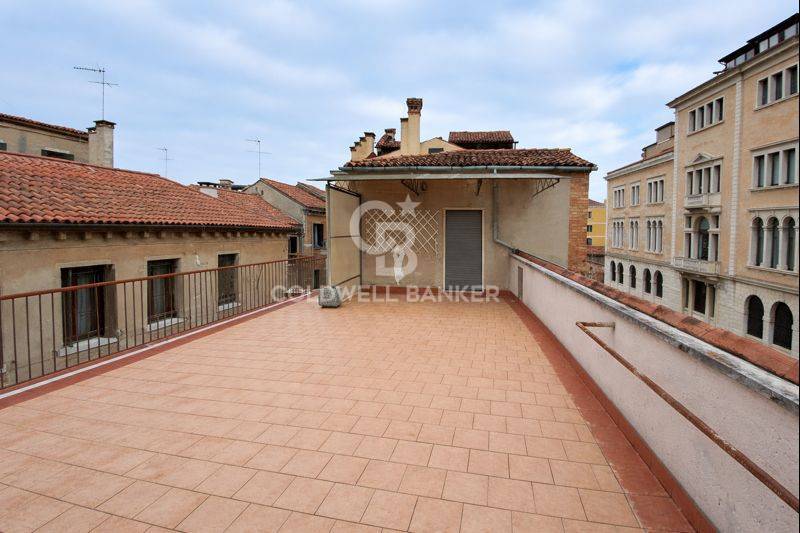 appartamento in vendita a Fiuminata in zona Castello