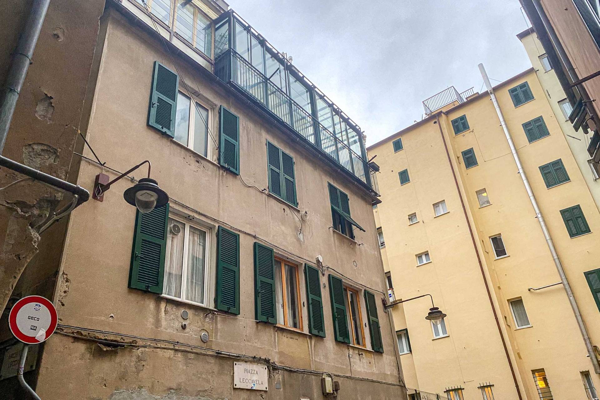 appartamento in vendita a Genova in zona Sottoripa / Maddalena / Molo