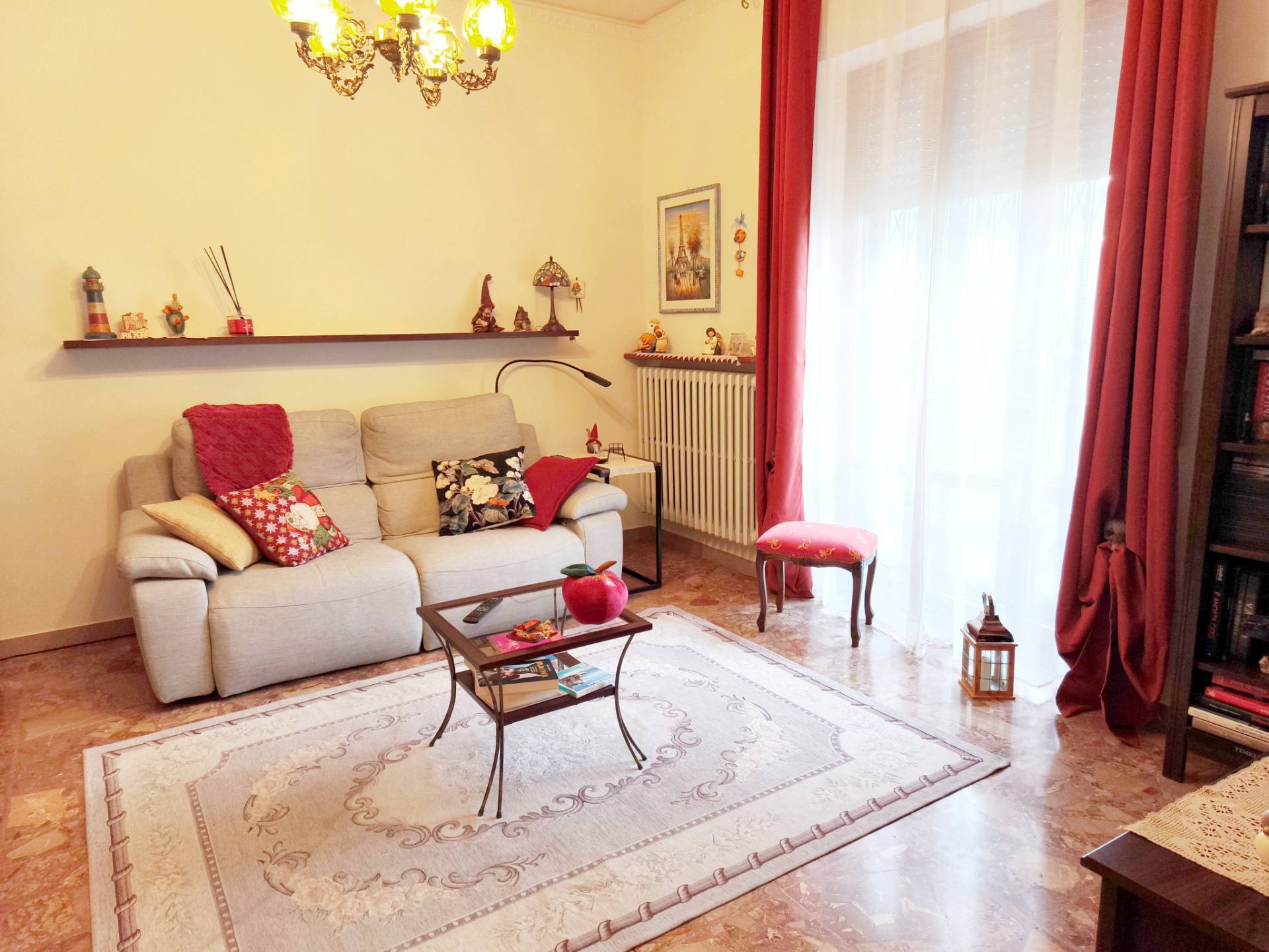 casa indipendente in vendita a Macerata in zona Cimarella