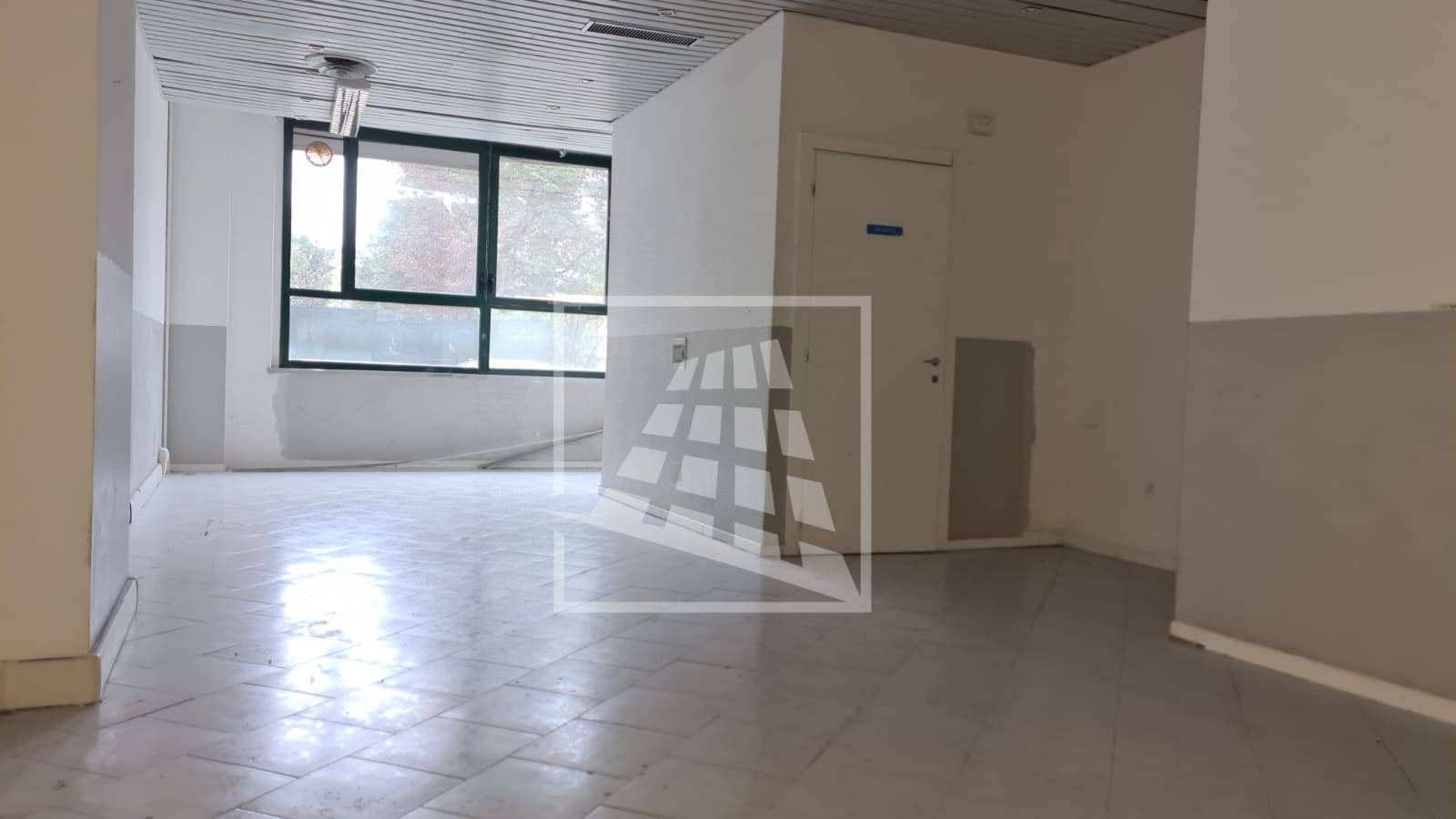 negozio in affitto a Reggio nell'Emilia in zona Mirabello