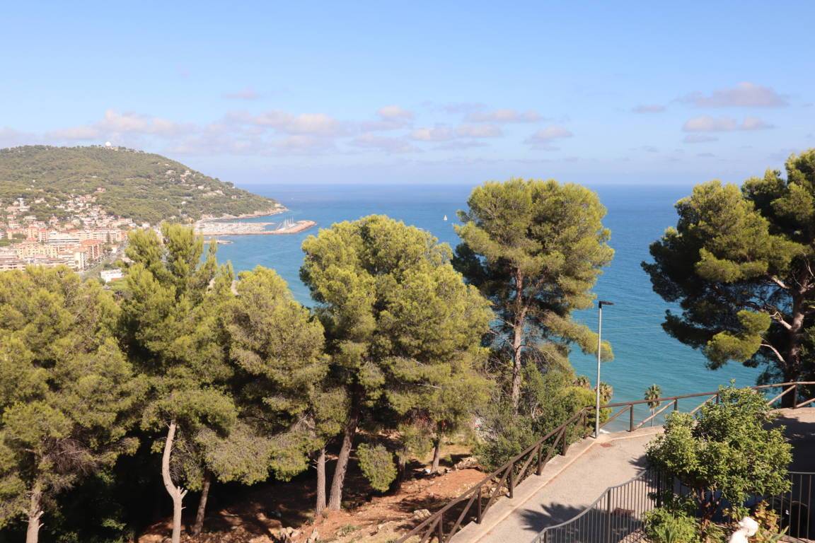 casa indipendente in vendita ad Andora in zona Rollo