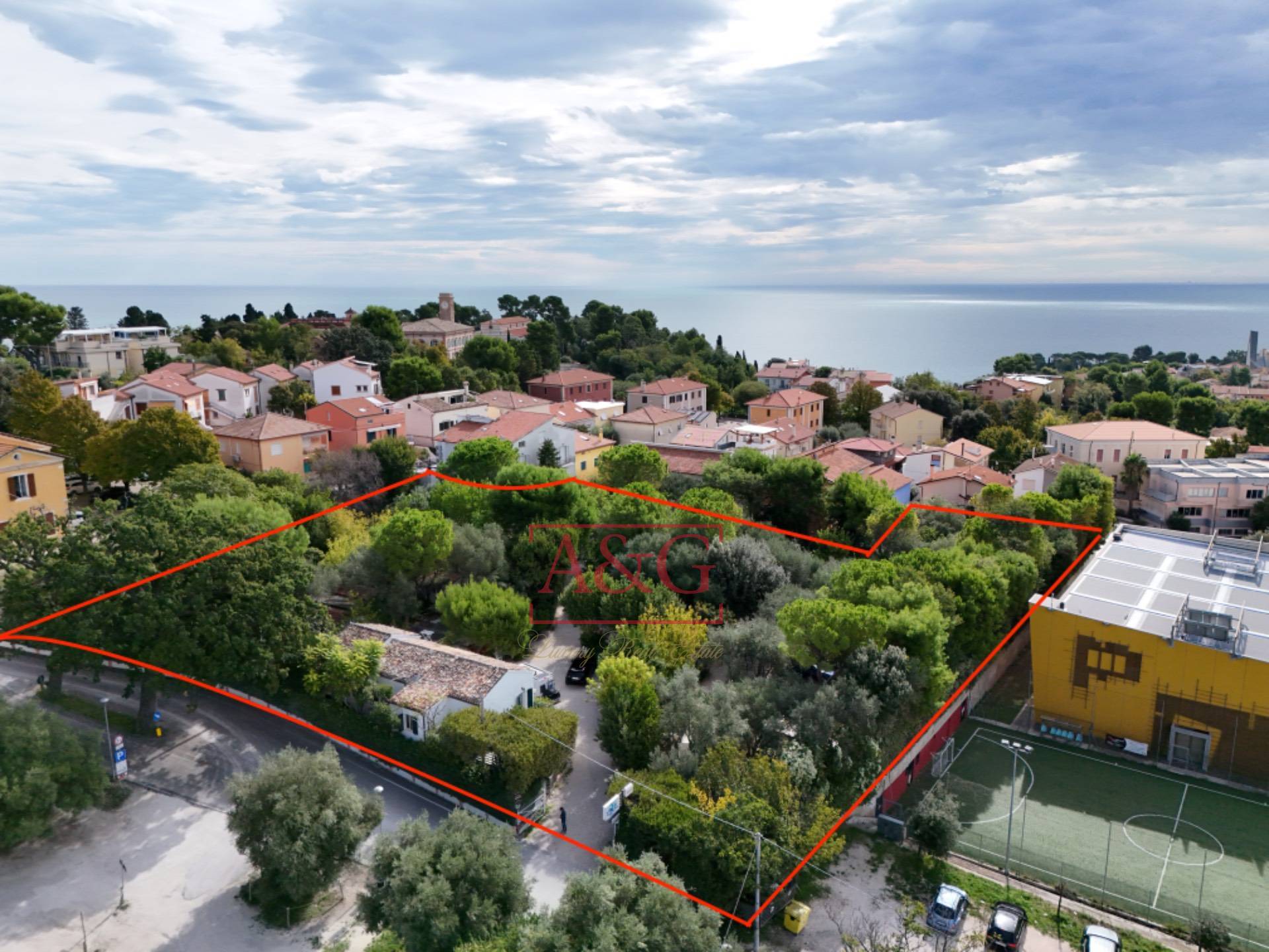 casa indipendente in vendita a Sirolo