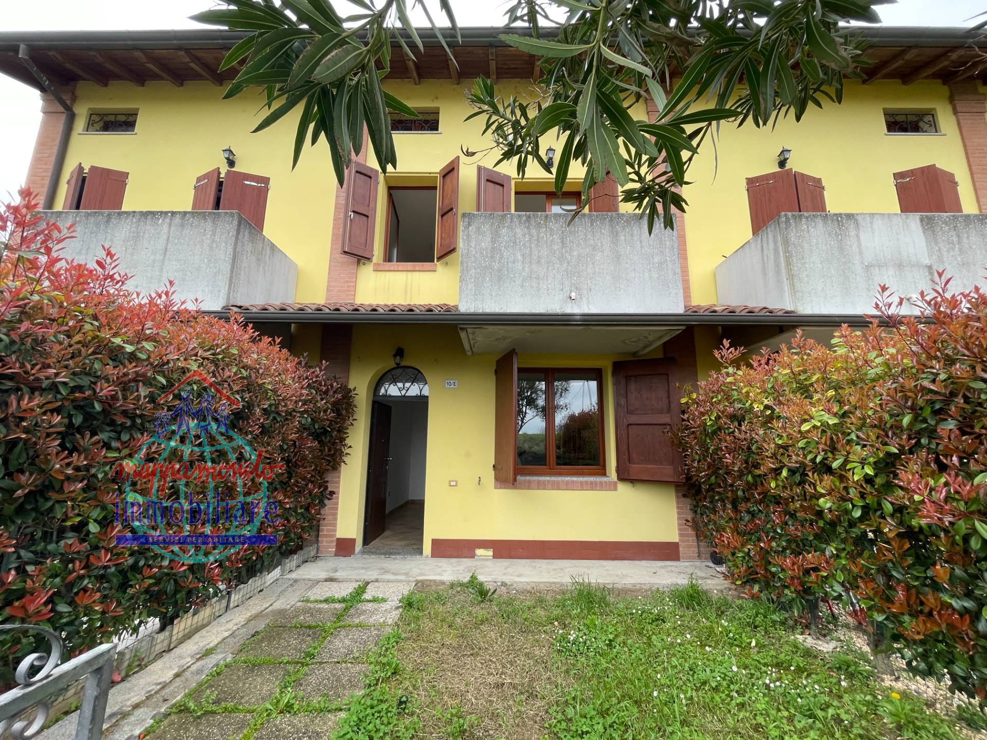 casa indipendente in vendita a Leggiuno in zona Reno