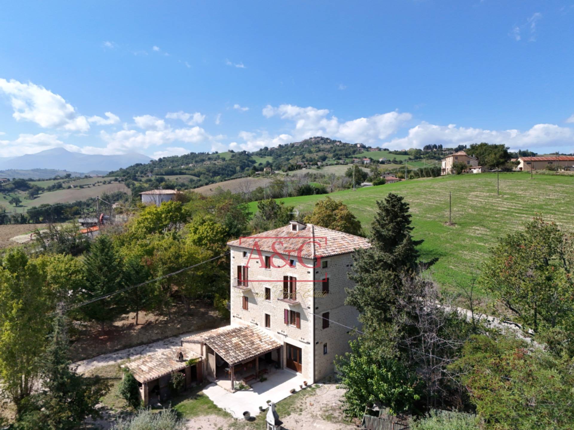 casa indipendente in vendita a Penna San Giovanni