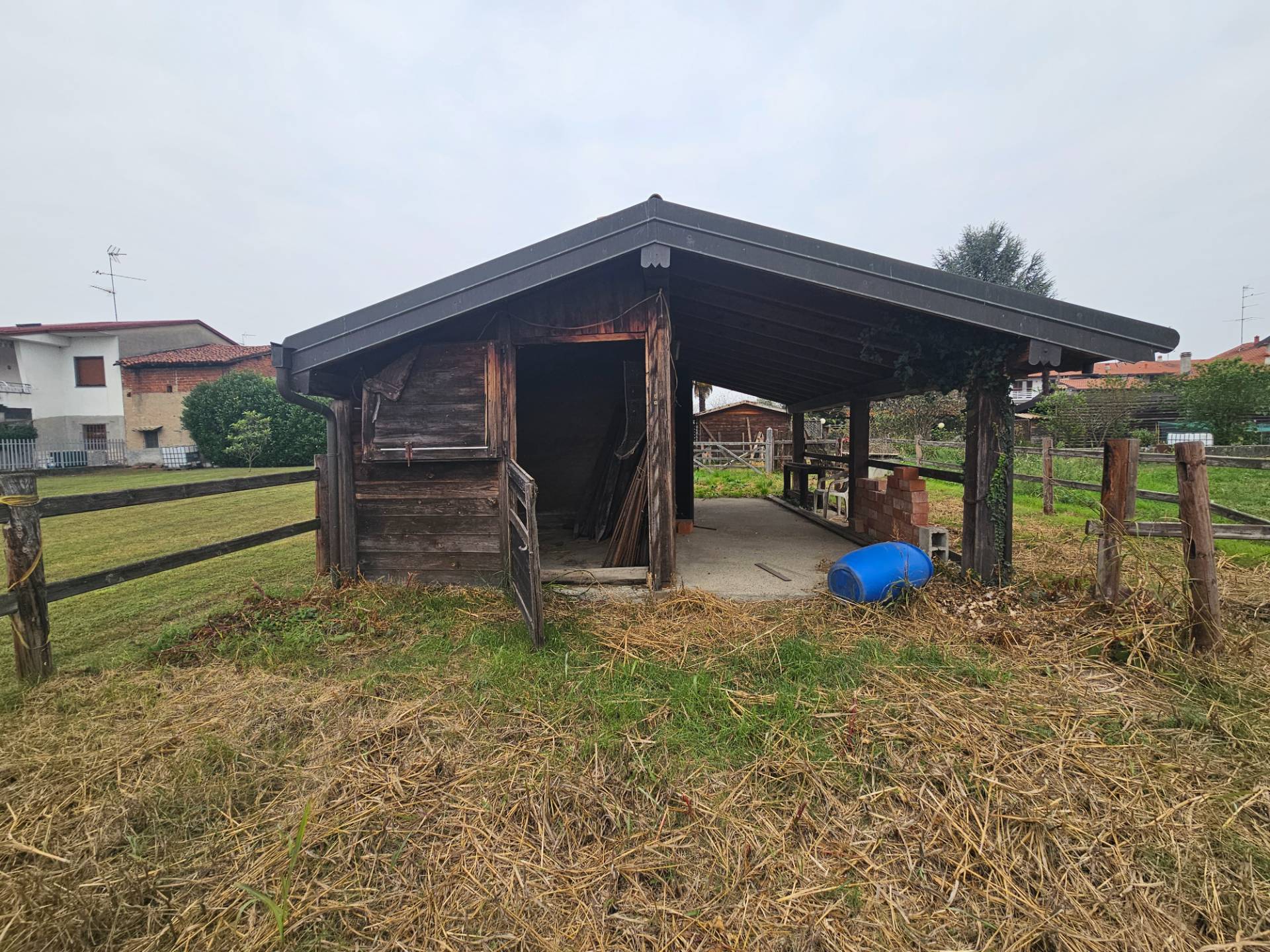 casa indipendente in vendita ad Oleggio