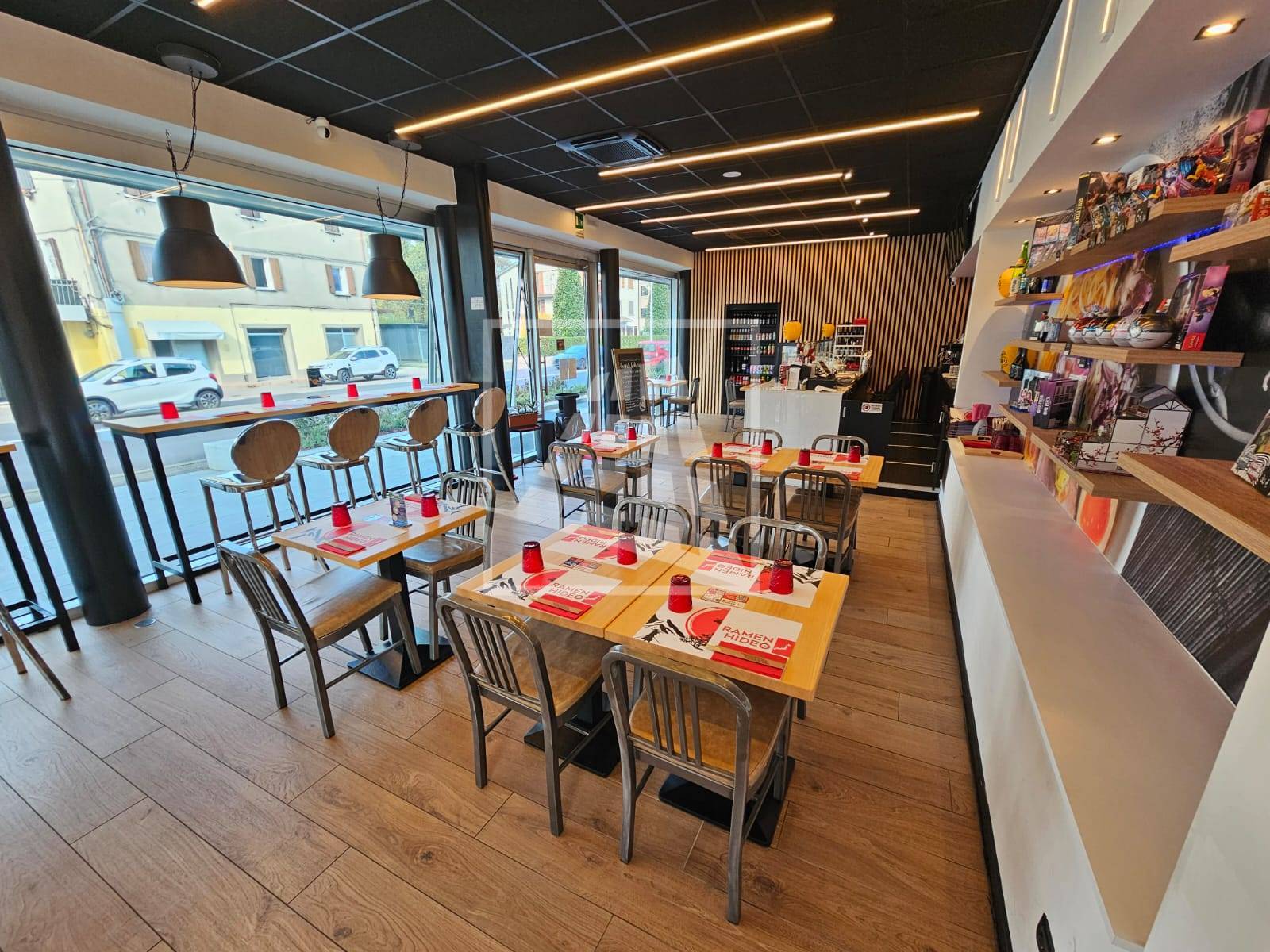 locale di sgombero in vendita a Reggio nell'Emilia in zona Tribunale