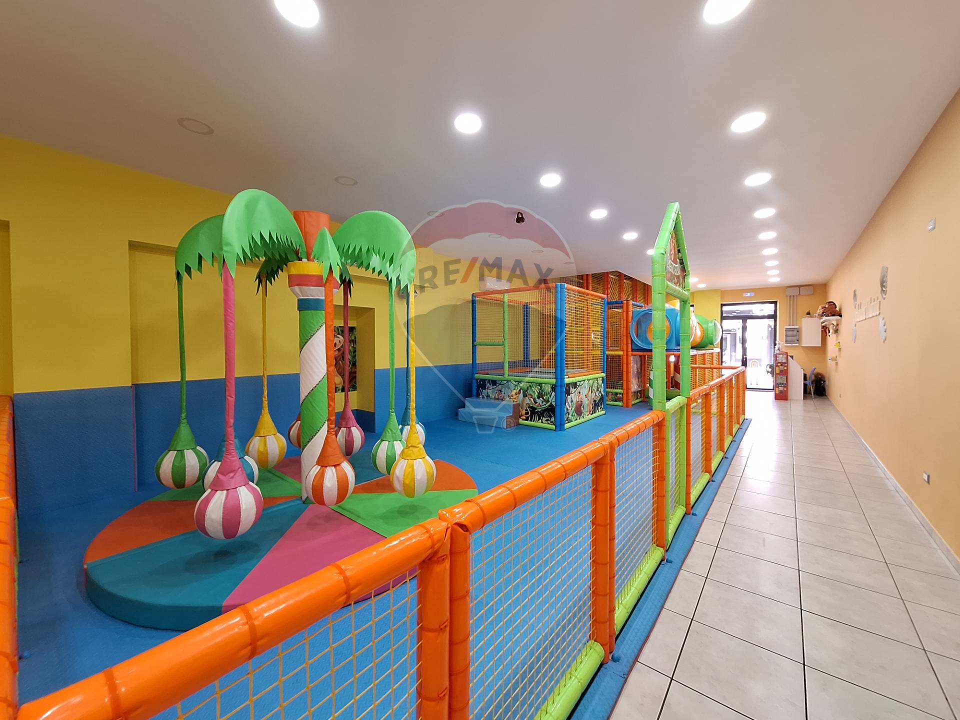 locale commerciale in vendita a Casoria