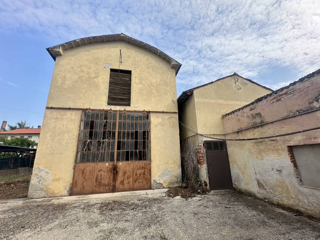 negozio in vendita a Corigliano-Rossano in zona Rossano