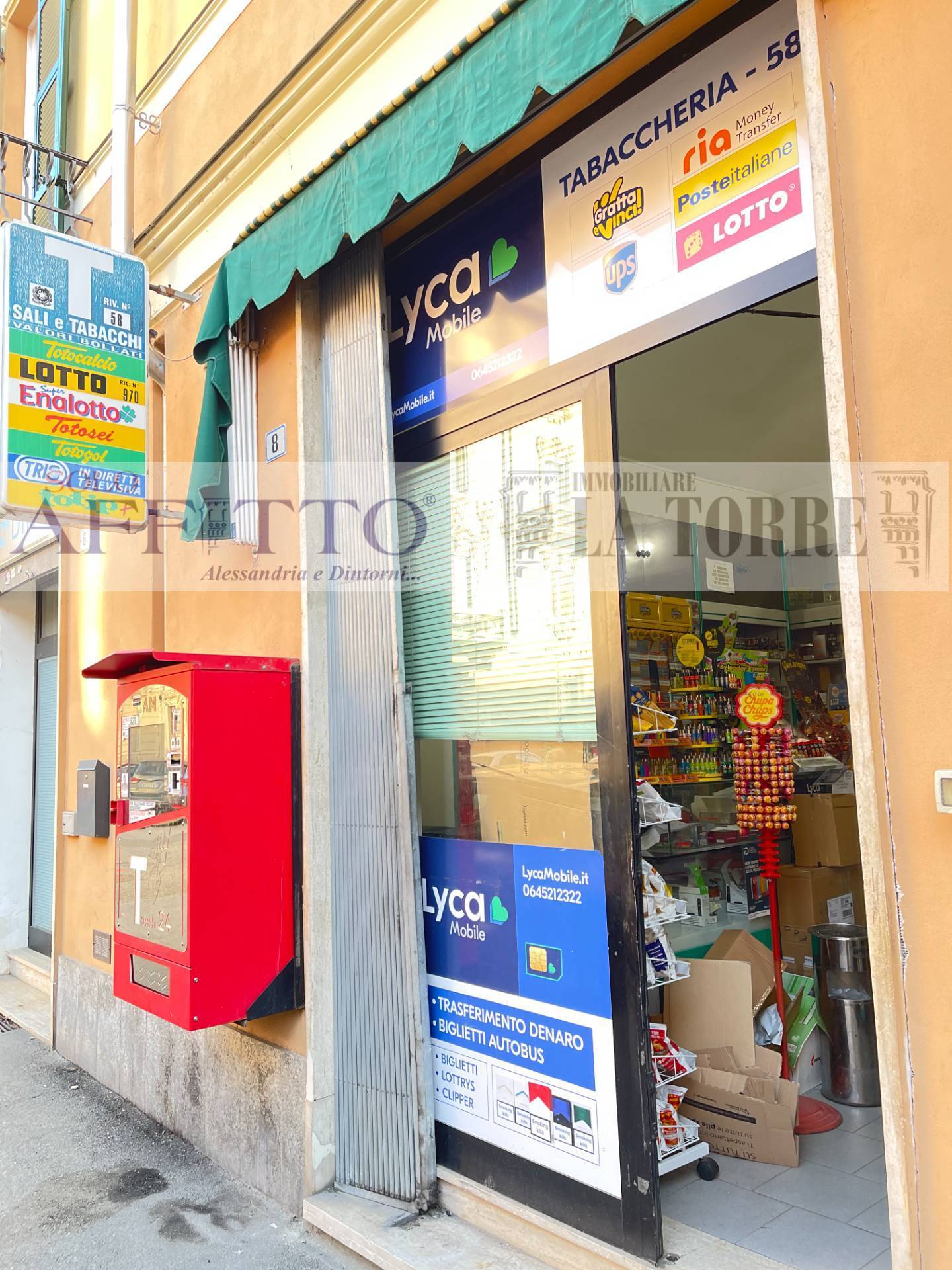 negozio in vendita ad Alessandria in zona Piazza Garibaldi