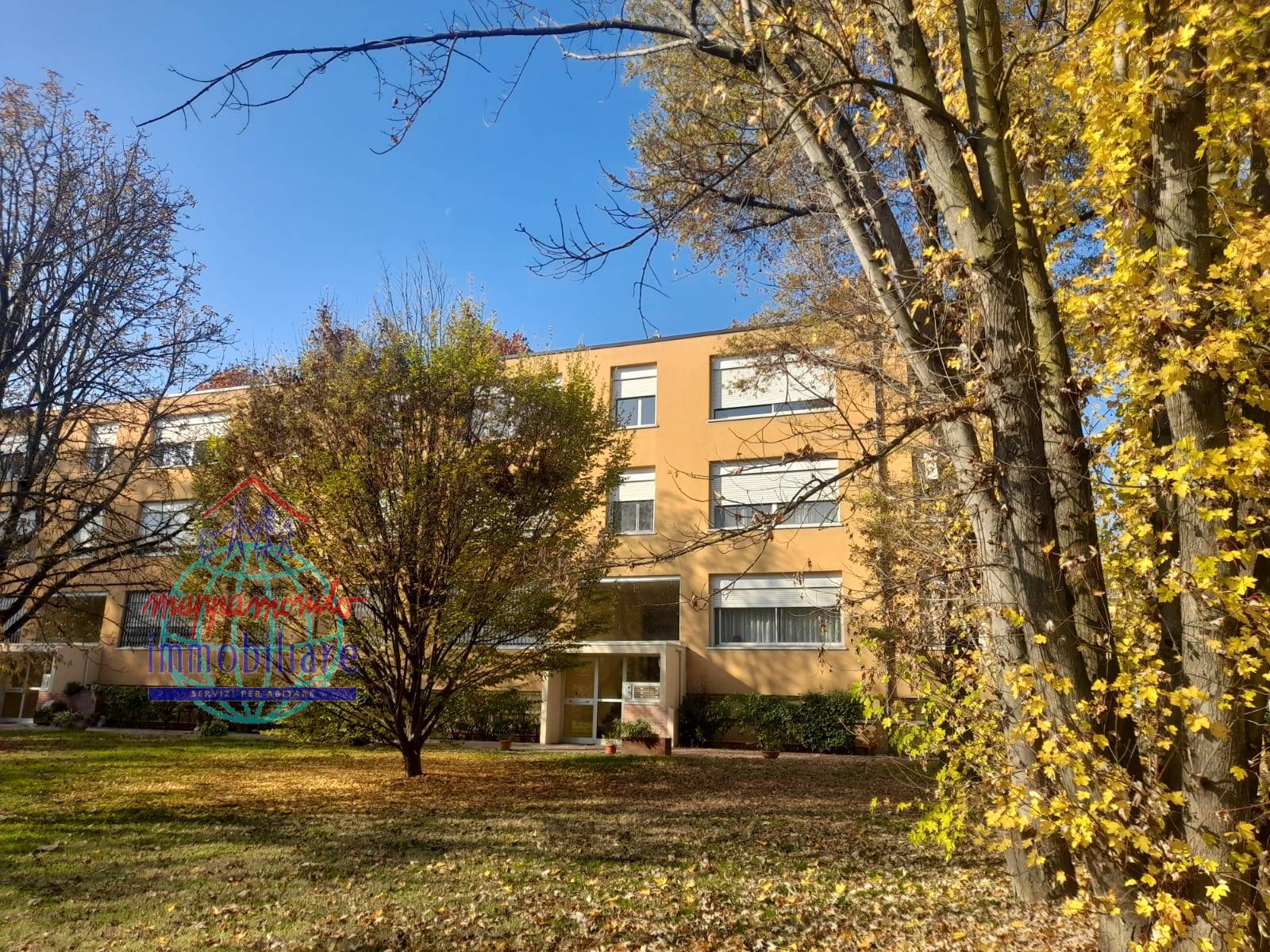 appartamento in vendita a Leggiuno in zona Reno