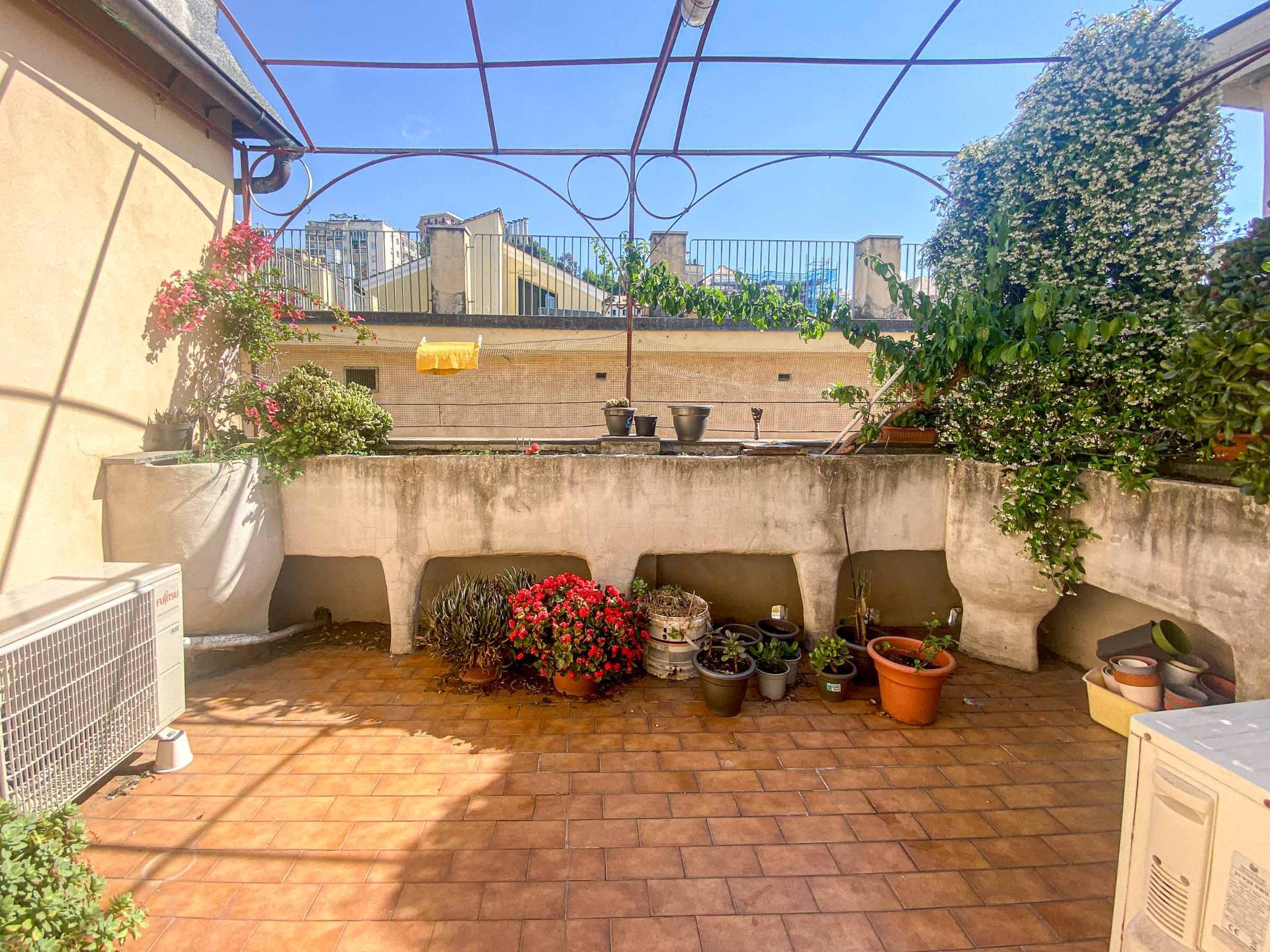 appartamento in vendita a Genova in zona Sottoripa / Maddalena / Molo