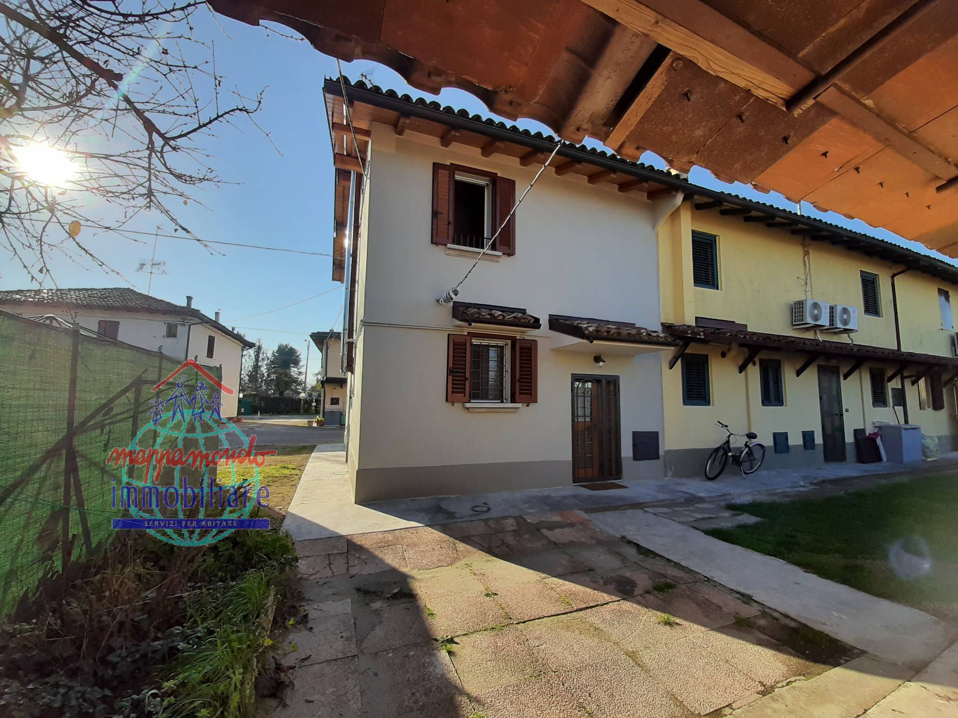 casa indipendente in affitto a Desenzano del Garda in zona San Pietro