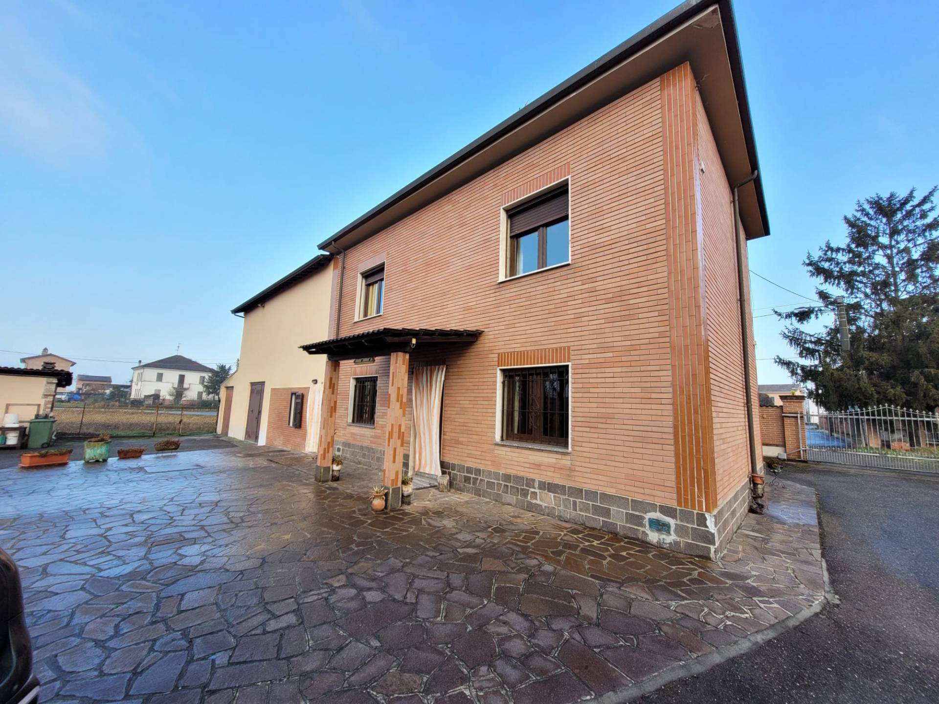 casa indipendente in vendita a Sassocorvaro Auditore in zona Castelnuovo