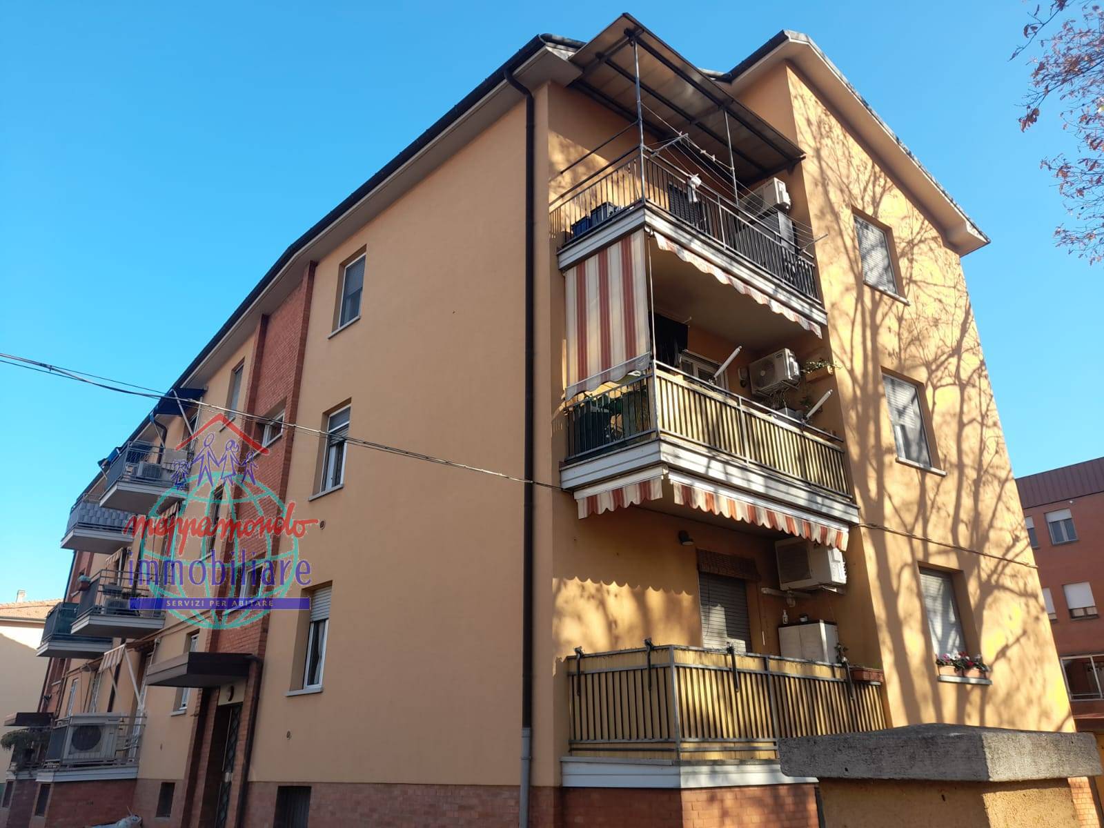 appartamento in vendita a Leggiuno in zona Reno