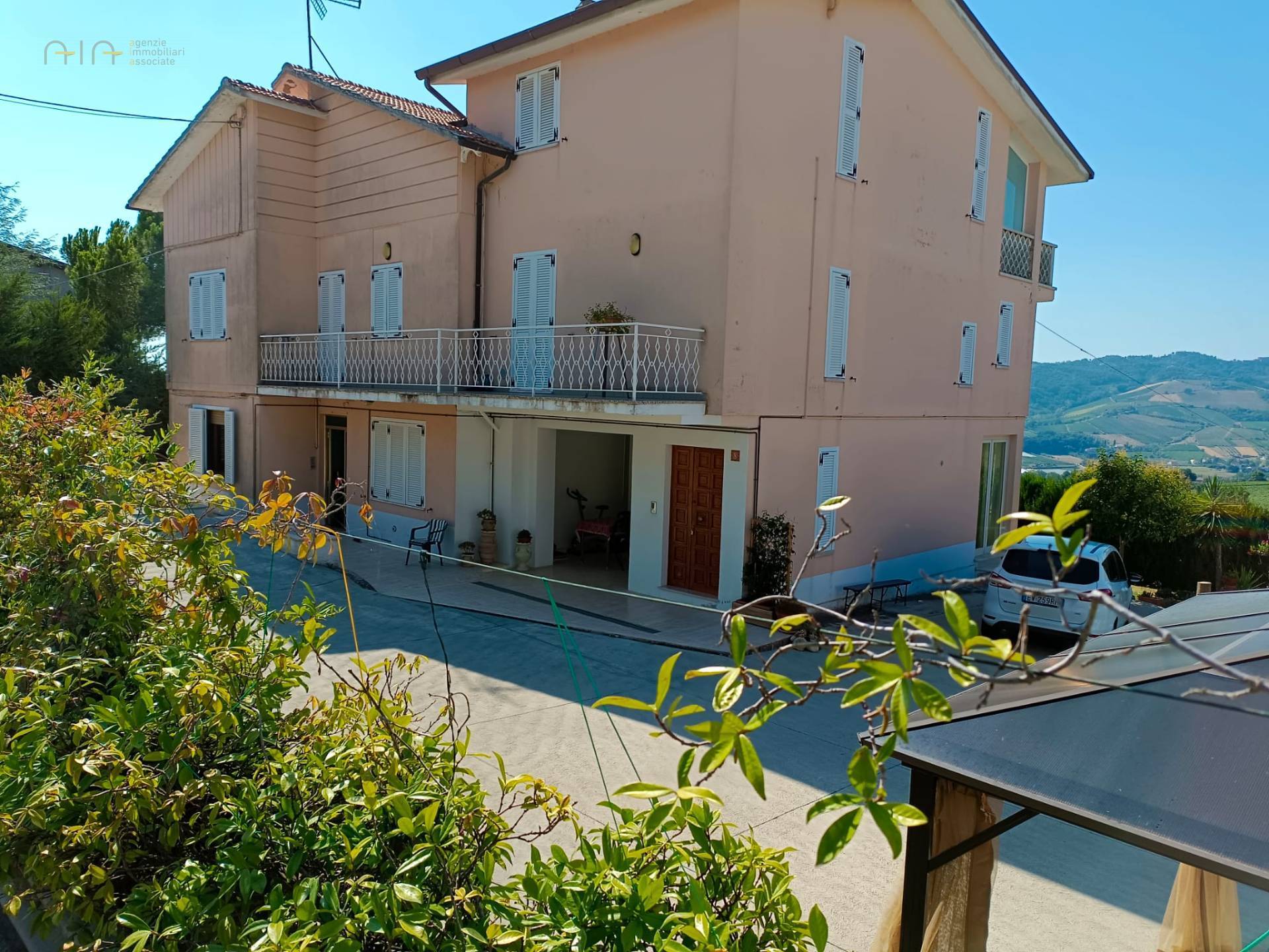 casa indipendente in vendita ad Ortezzano